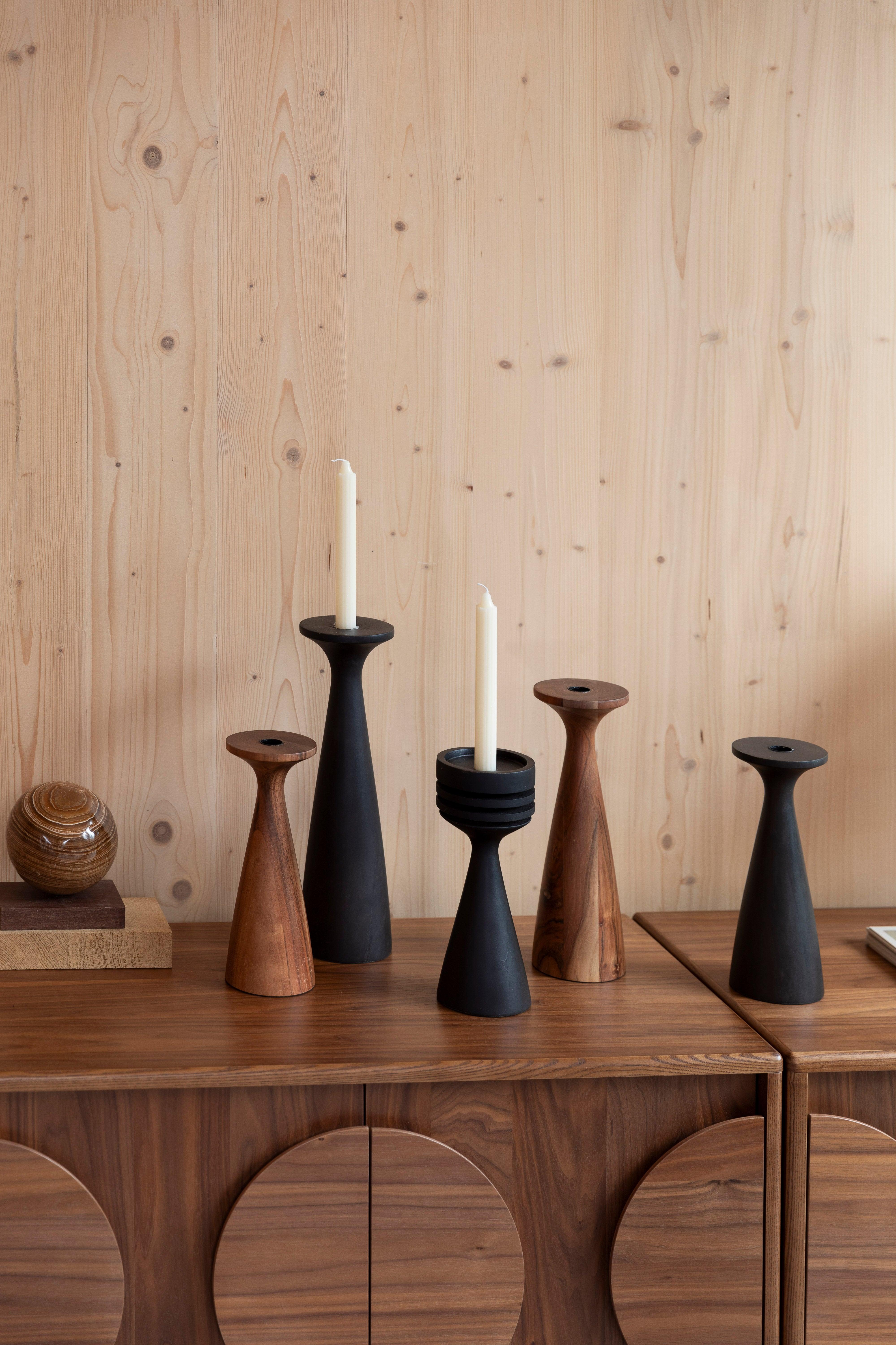 Świecznik HOOVER czarne drewno mango Zuiver Eye on Design