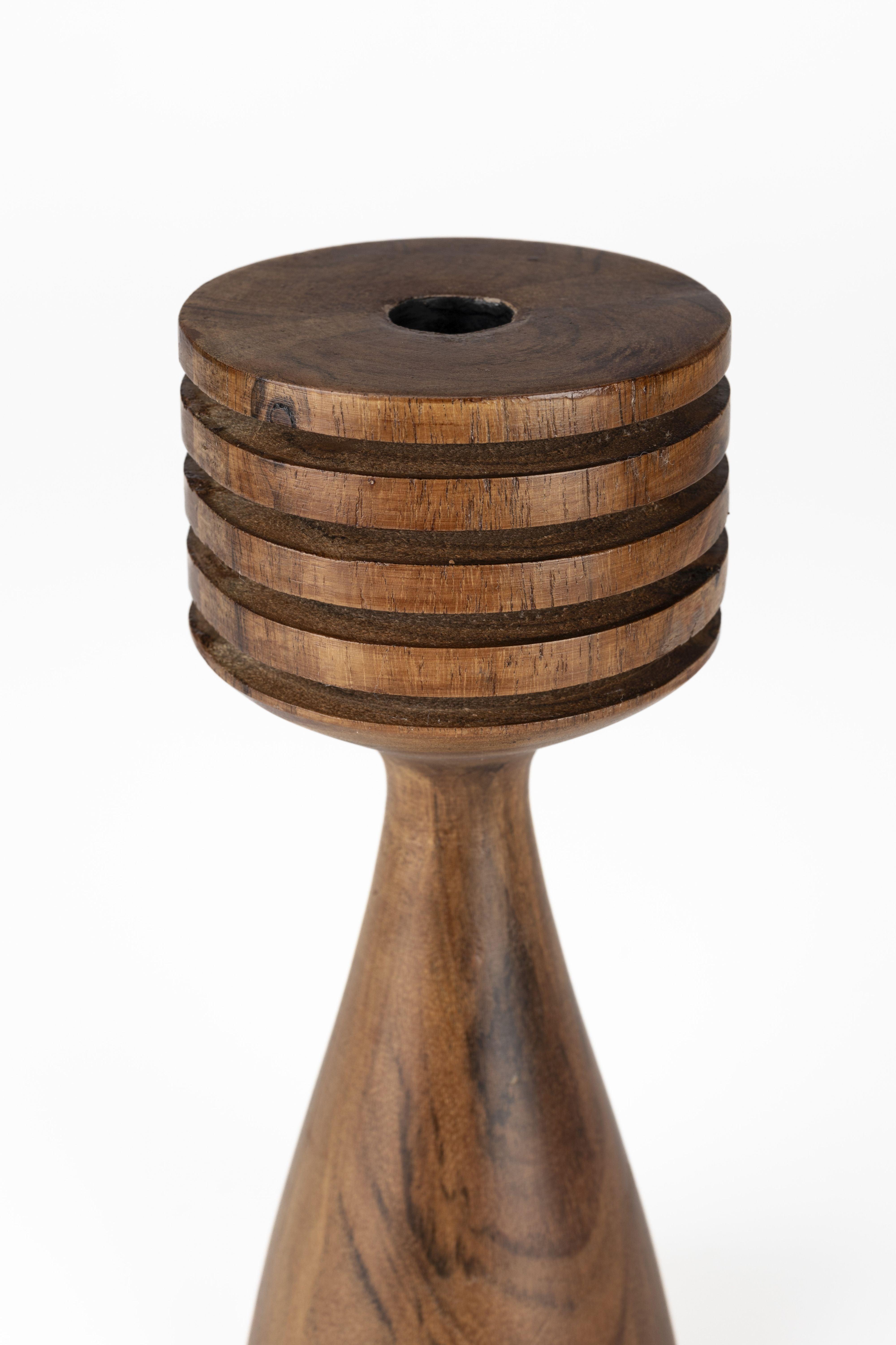 Świecznik HOOVER drewno akacjowe Zuiver Eye on Design