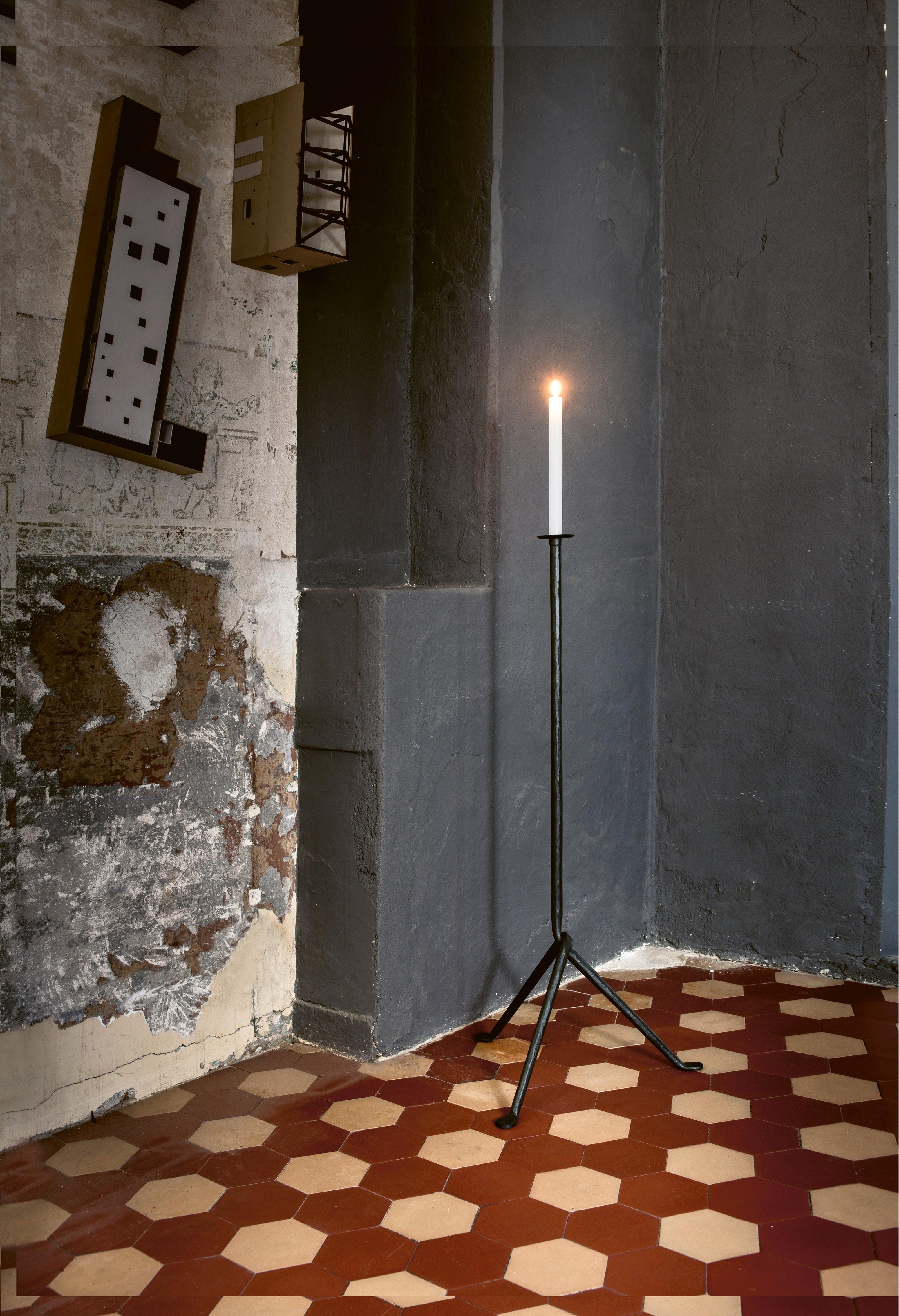 Świecznik podłogowy OFFICINA antracytowy Magis Eye on Design