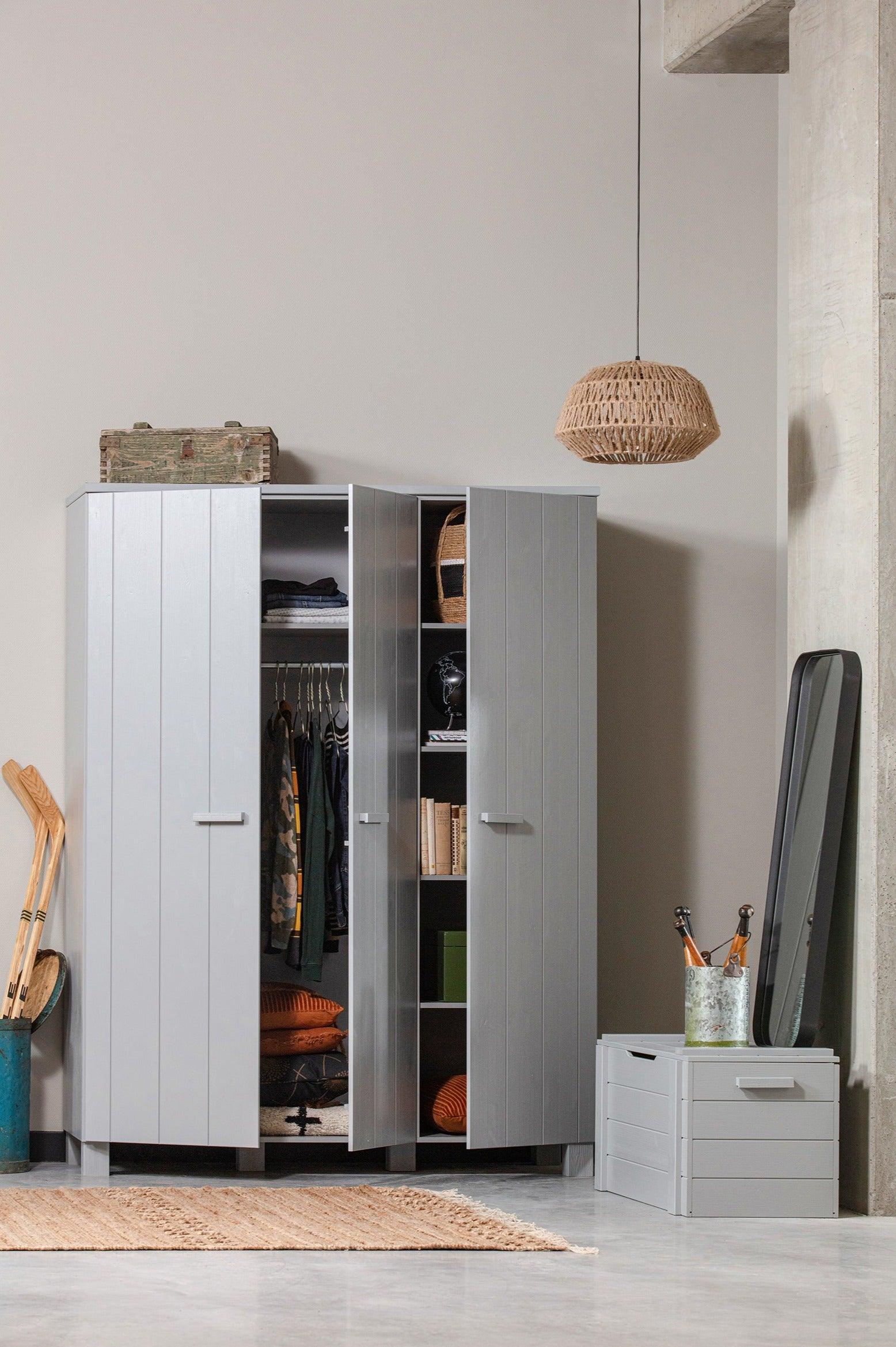 Szafa 3-drzwiowa w stylu boho DENNIS szary Woood Eye on Design