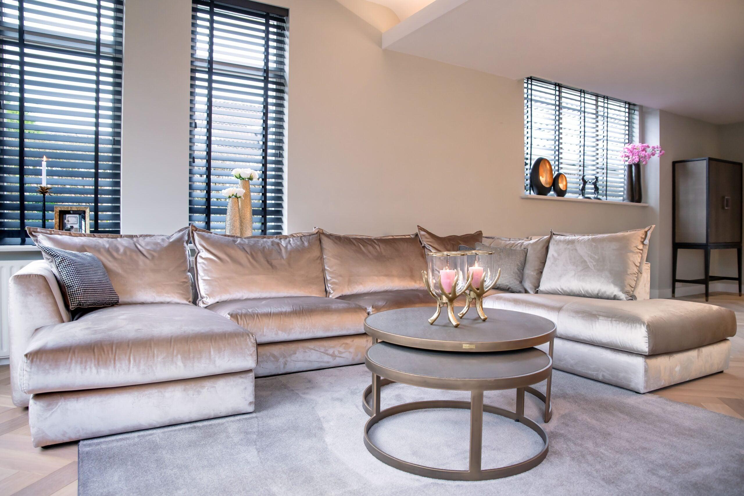 Szafka barowa BLOOMINGVILLE drewno dębowe ze złotym Richmond Interiors Eye on Design