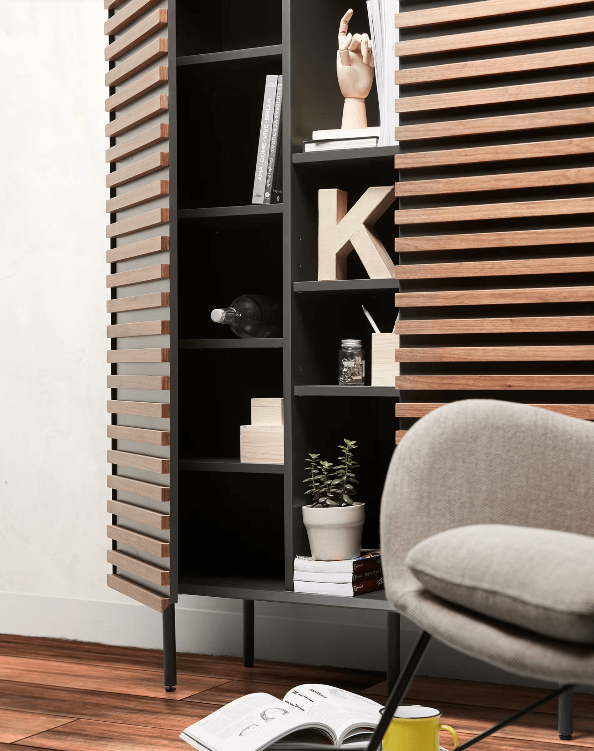 Szafka KESIA fornir orzechowy La Forma Eye on Design