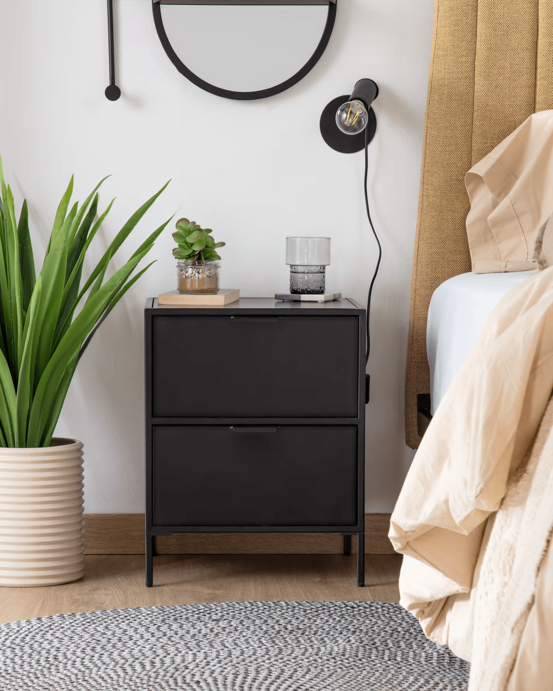 Szafka nocna SHANTAY czarny La Forma Eye on Design