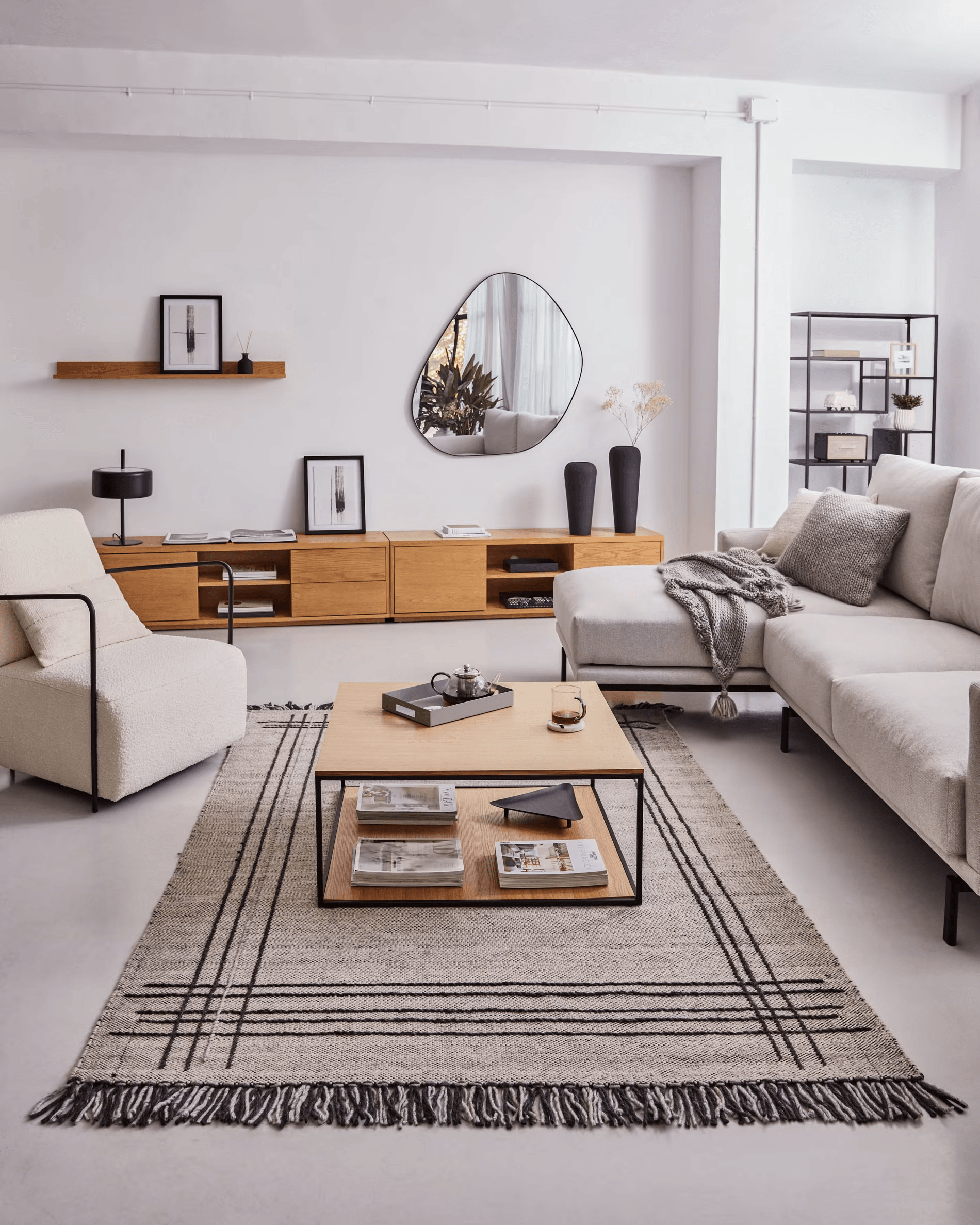 Szafka RTV 2-drzwiowa ABILEN fornir dębowy La Forma Eye on Design