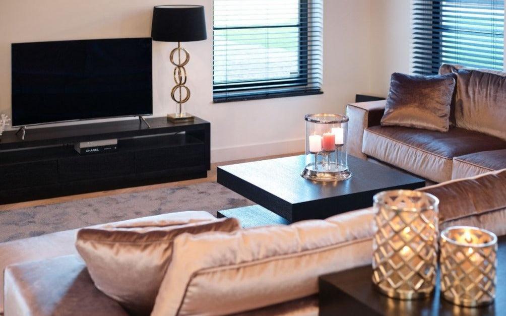 Szafka RTV OAKURA czarny fornir dębowy Richmond Interiors Eye on Design