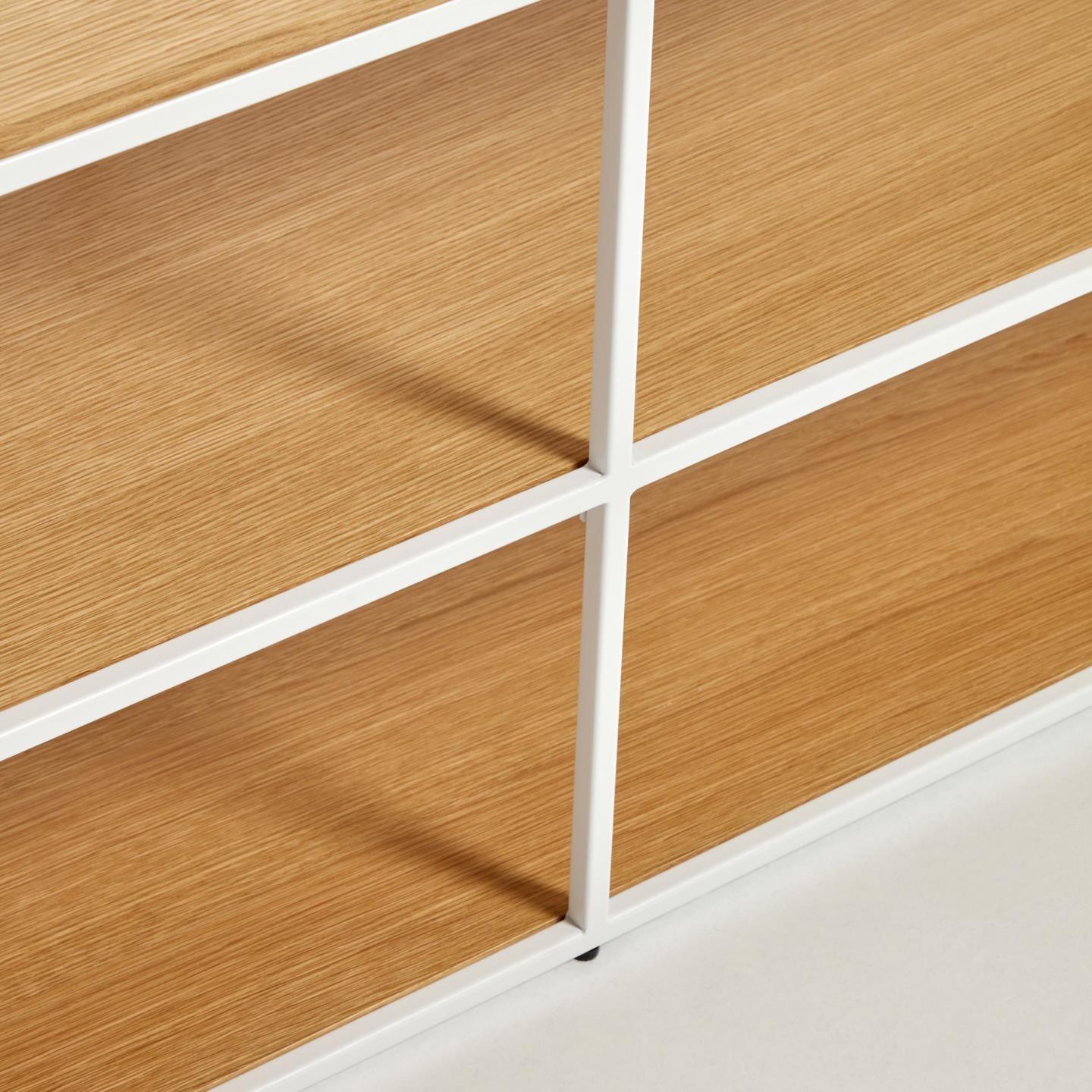 Szafka RTV YOANA fornir dębowy z białą podstawą La Forma Eye on Design