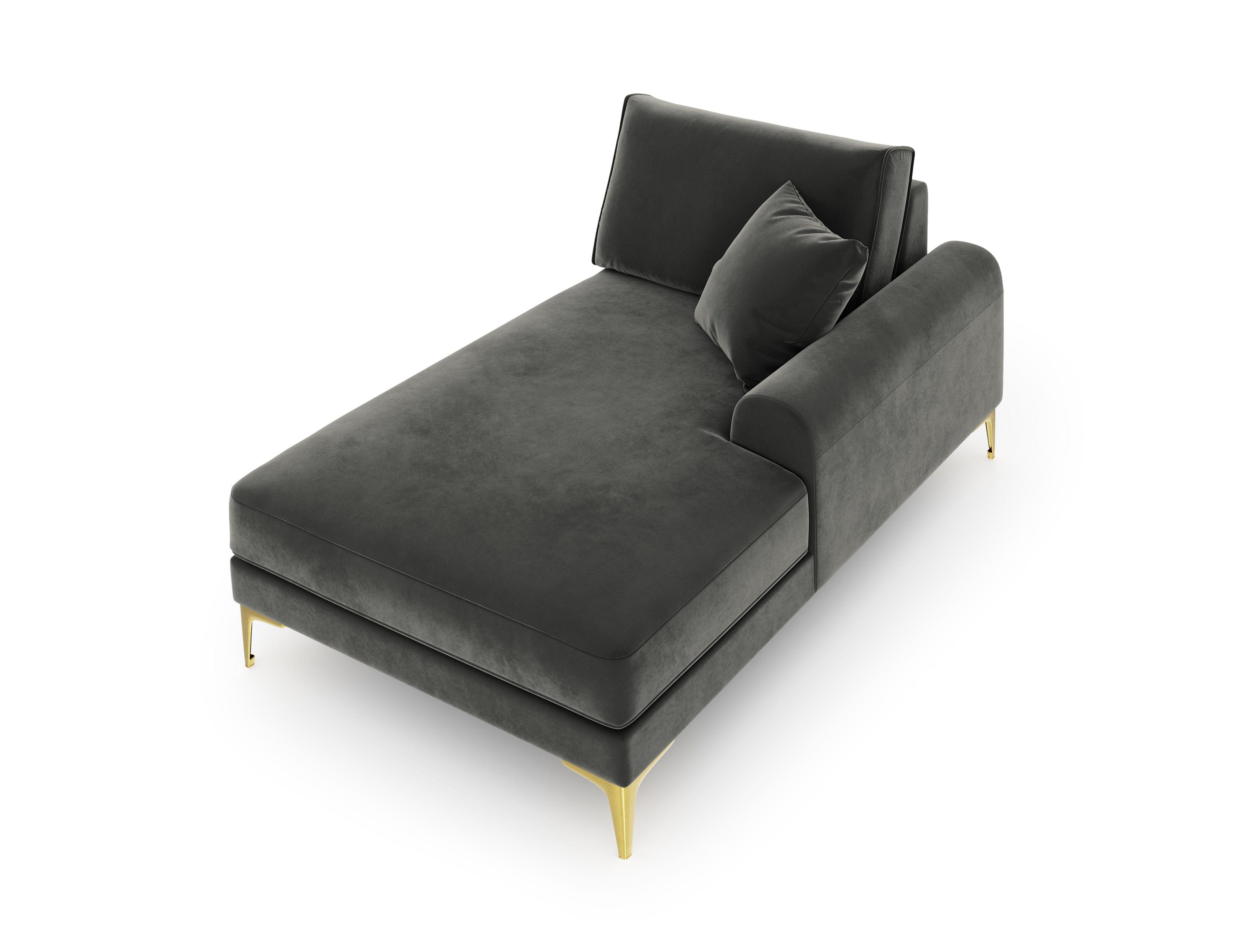 Szezlong aksamitny prawostronny MADARA ciemnoszary ze złotą podstawą Mazzini Sofas Eye on Design