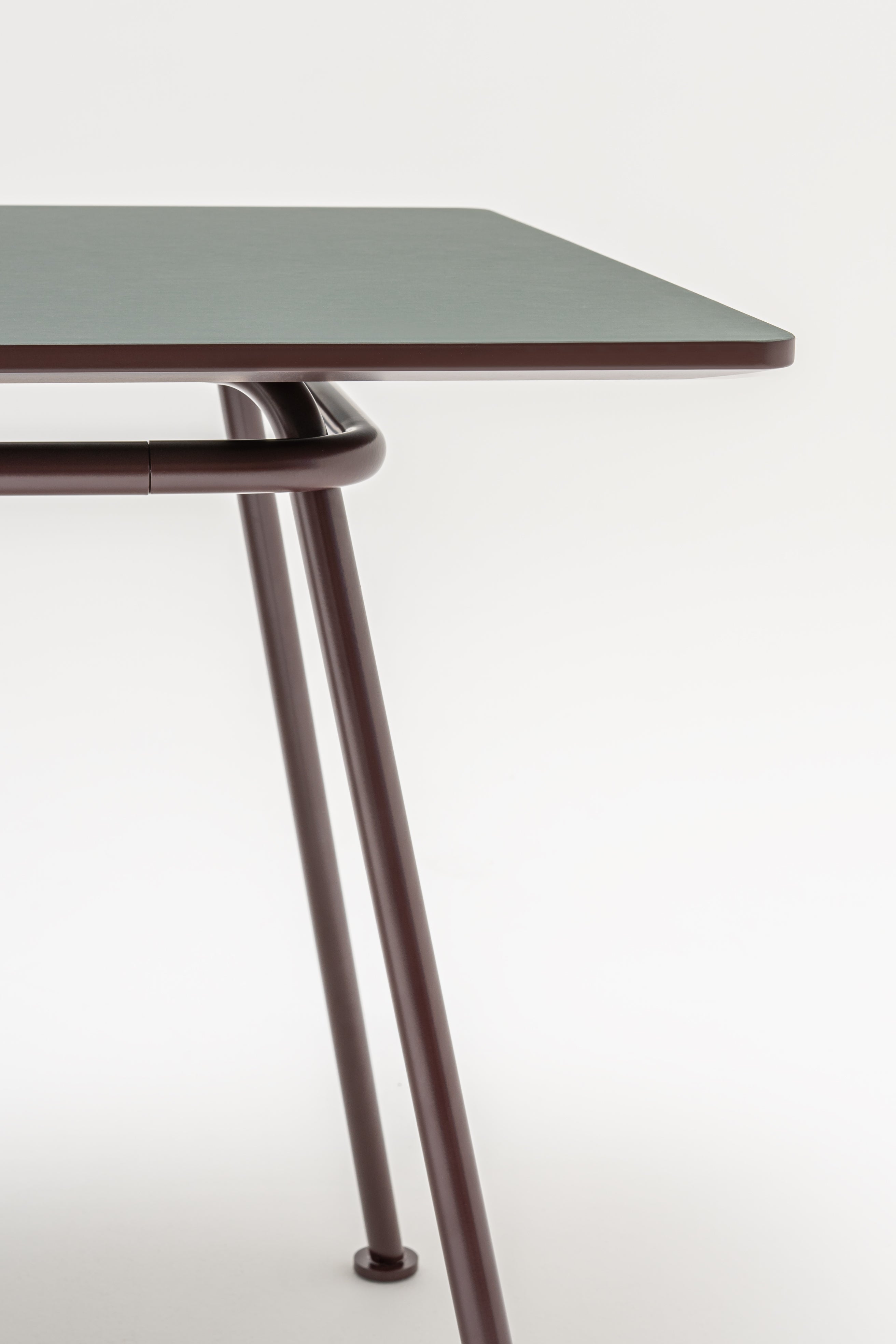Stół NEW SCHOOL BENCH metalowa podstawa do jadalni – .mdd