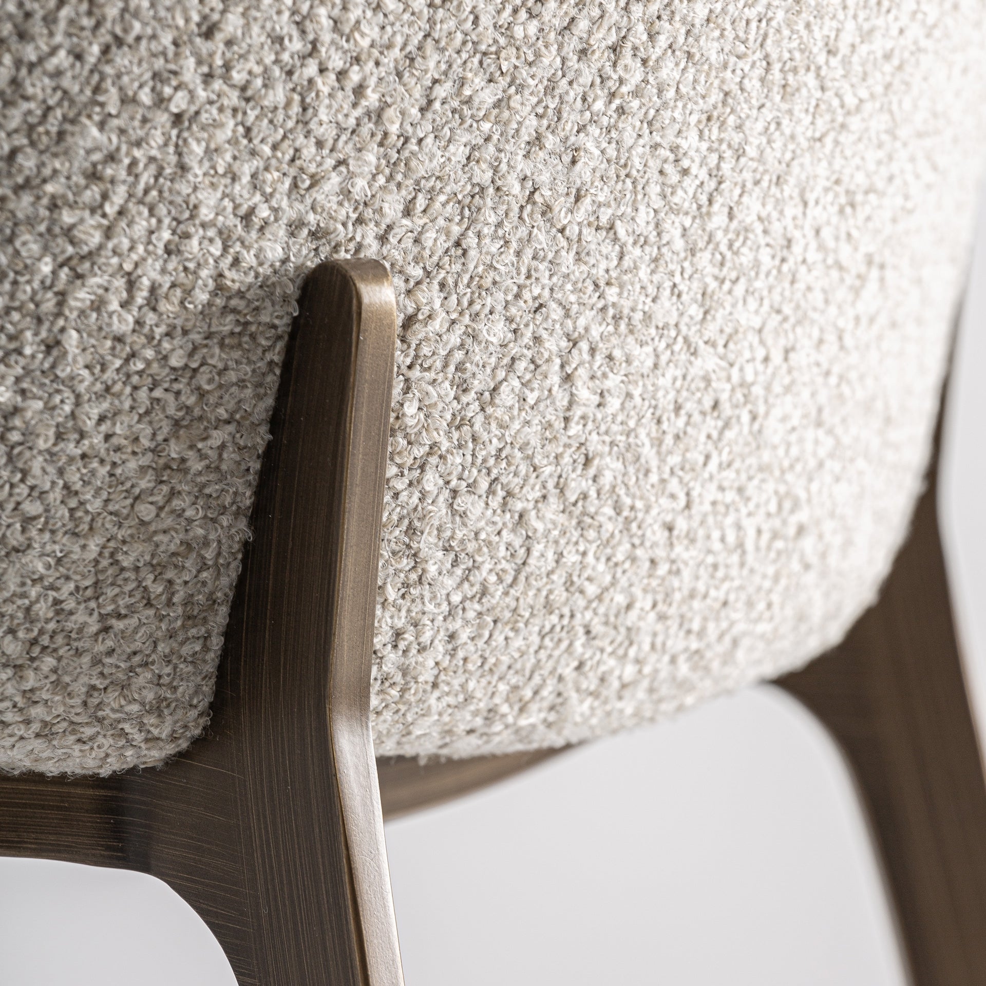 Barkruk GERB beige met geborsteld gouden onderstel