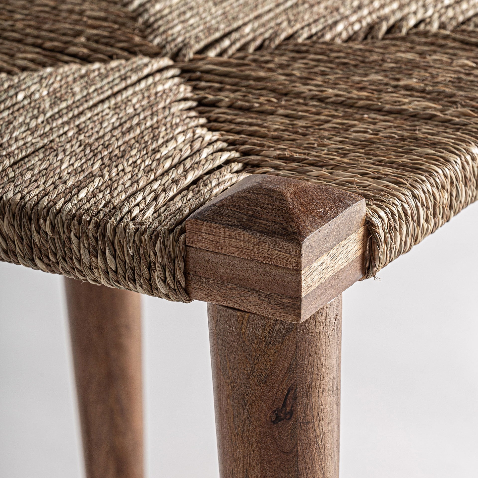 Houten KAAJI kruk met jute zitting