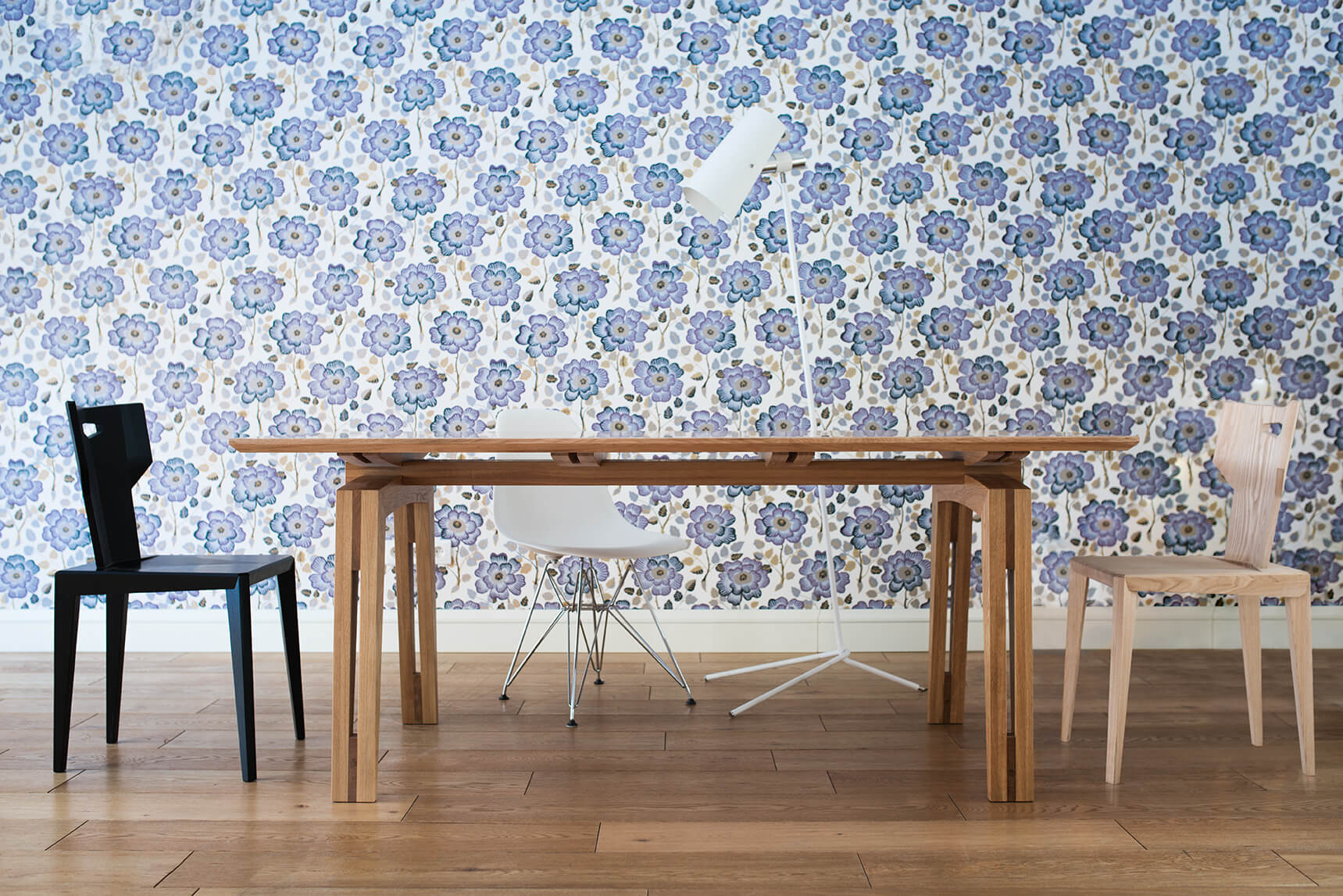TAMAZO Oak Table