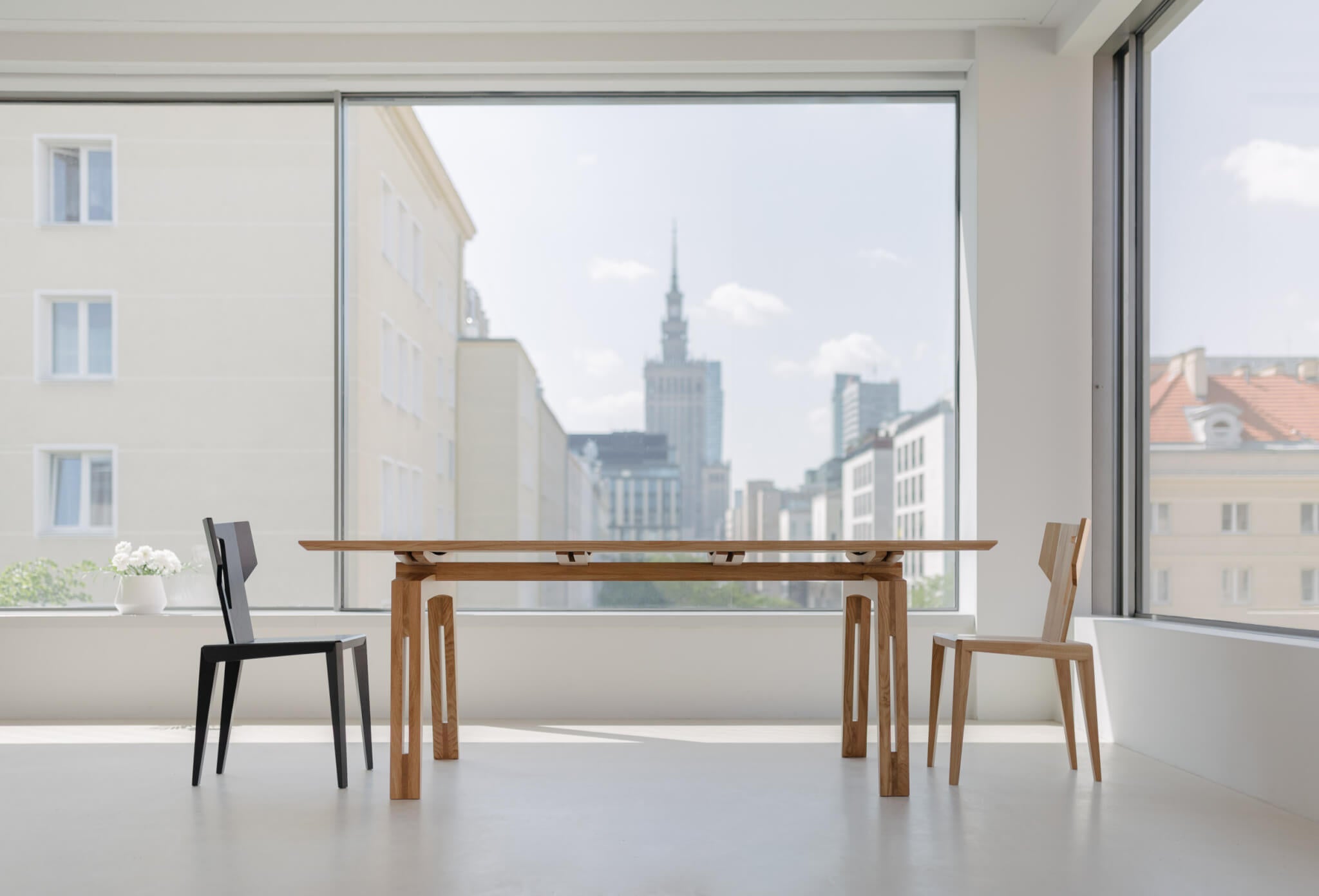 TAMAZO Oak Table