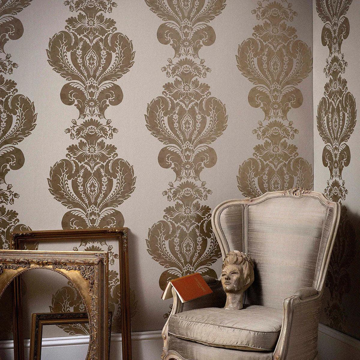 Tapeta metaliczna z ornamentami ALBEMARLE - Baudelaire metaliczne srebro na ścianę – Cole & Son