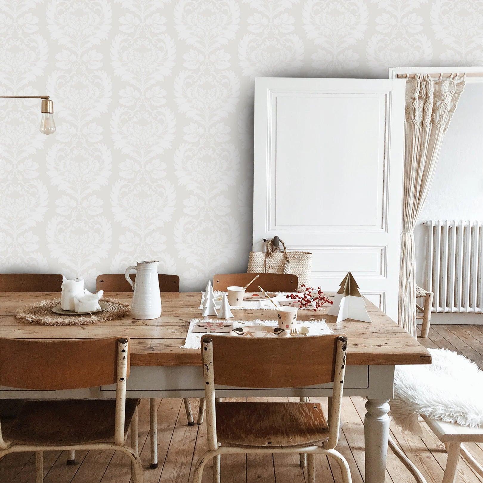 Tapeta z motywem roślinnych ornamentów ARCHIVE TRADITIONAL - Hovingham kremowy na ścianę