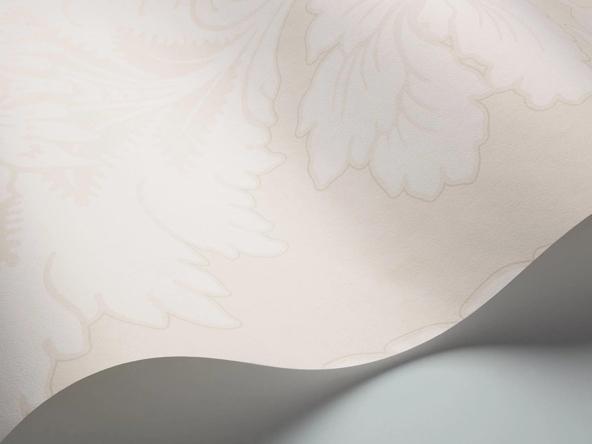 Tapeta z motywem roślinnych ornamentów ARCHIVE TRADITIONAL - Hovingham kremowy na ścianę – Cole & Son