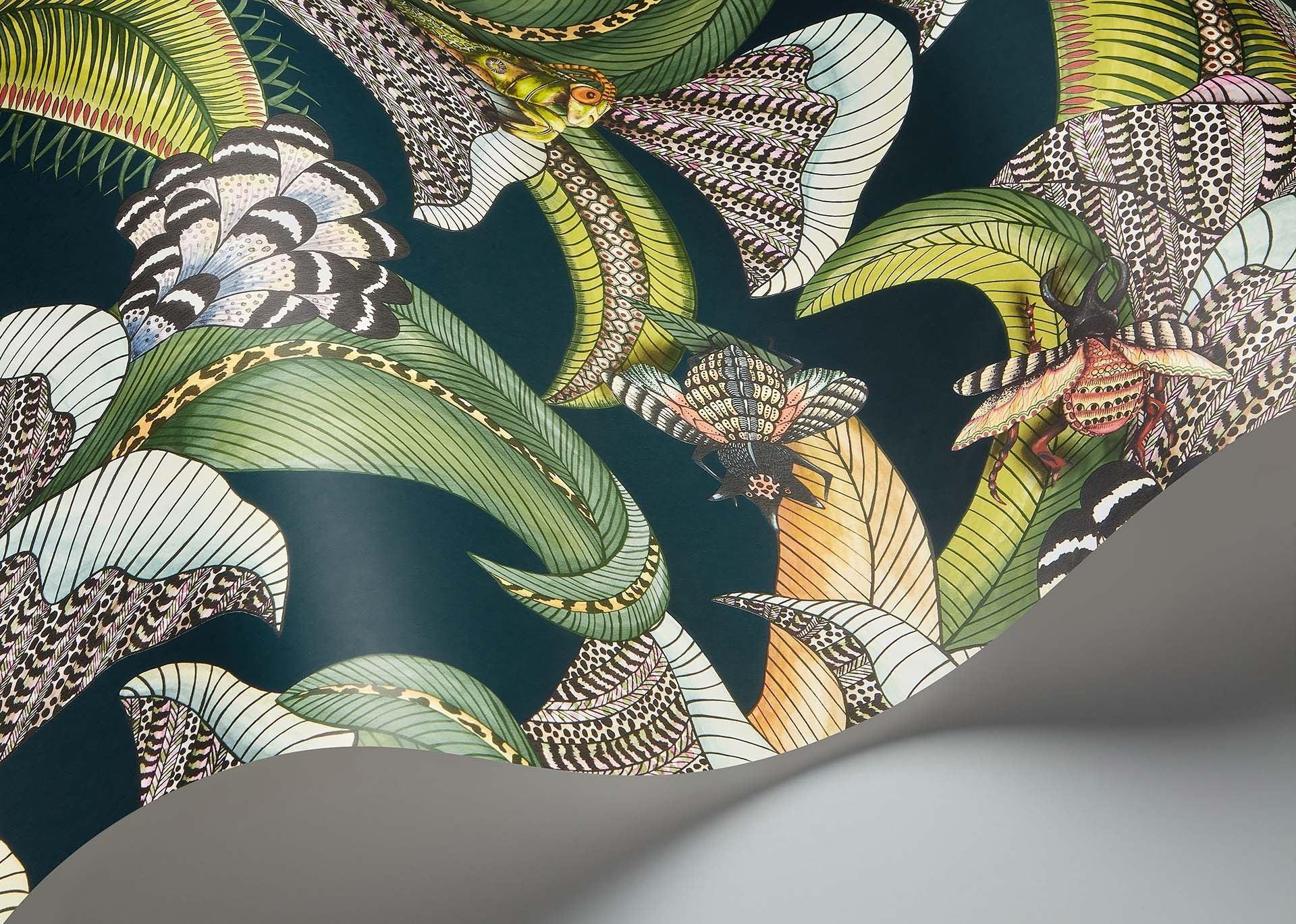 Tapeta ARDMORE JABULA - Hoopoe Leaves zieleń na czarnym Cole & Son Eye on Design