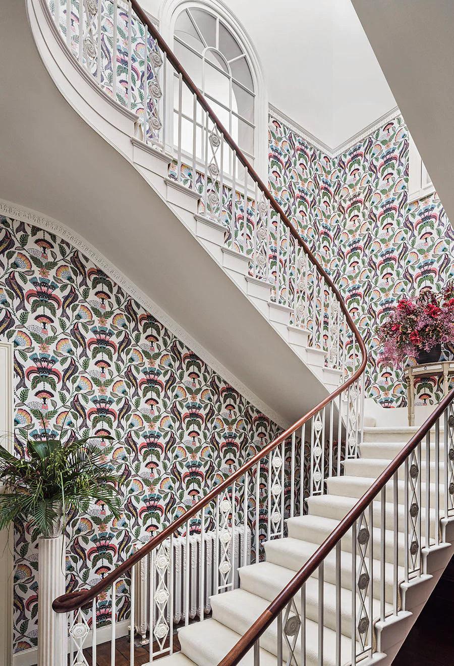 Behang met planten- en dierenmotief ARDMORE JABULA - Nene blauw op marineblauw