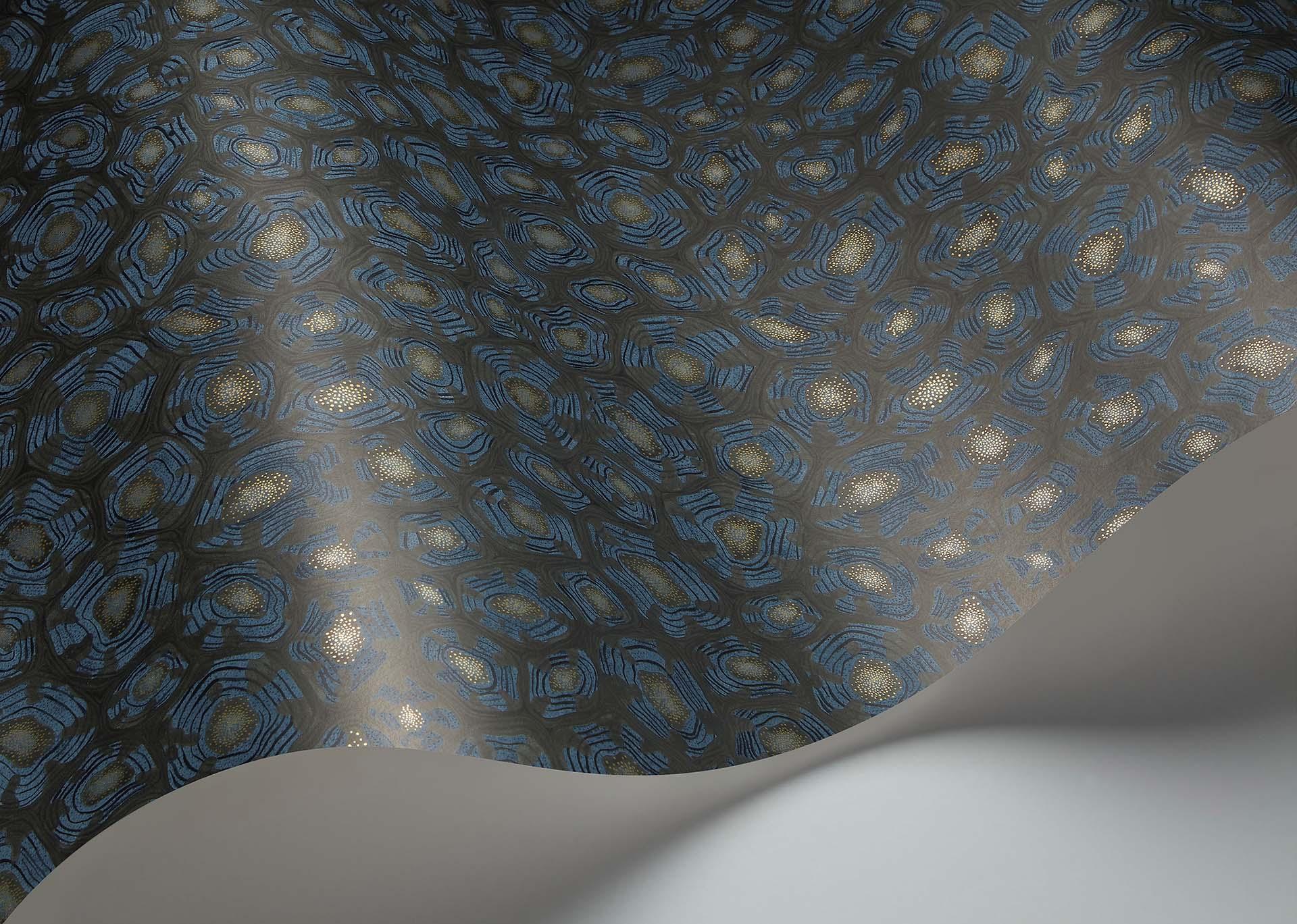 Tapeta ARDMORE JABULA - Savanna Shell czerń i metaliczne złoto Cole & Son Eye on Design