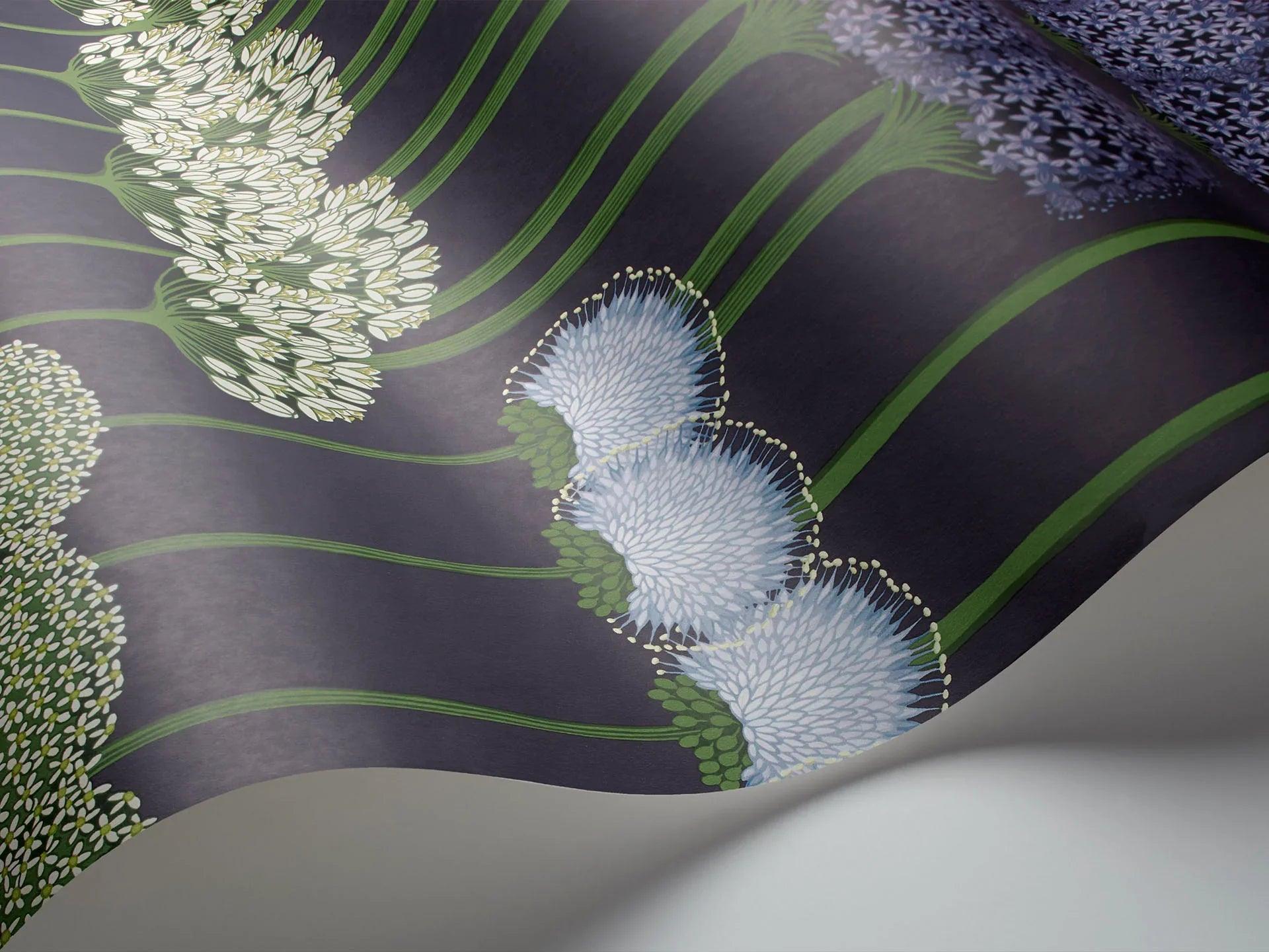 Tapeta BOTANICAL BOTANICA - Allium wrzos na ciemnym fiolecie Cole & Son Eye on Design