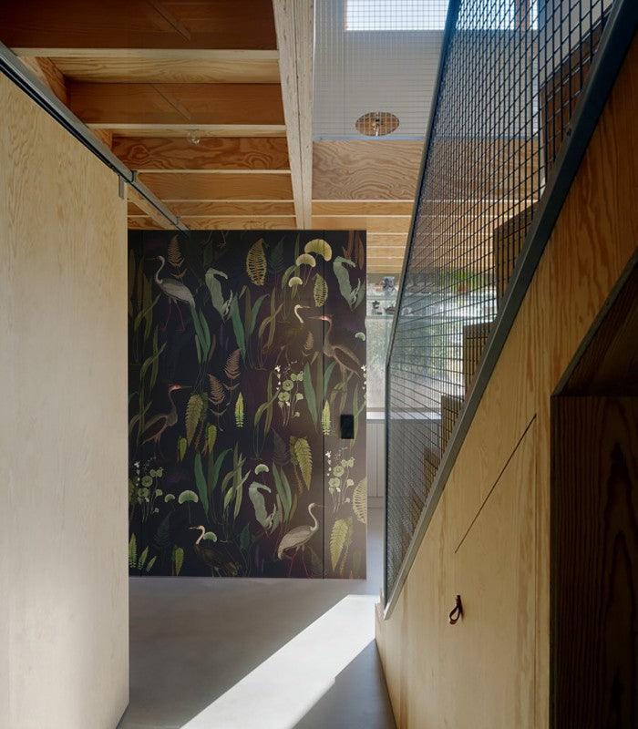 Tapeta Calm Heron Navy Wallcolors Eye on Design