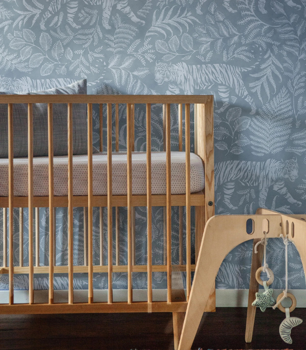 Fluwelen behang met dierenmotief CAMOUFLAGED TIGER BLUE blauw