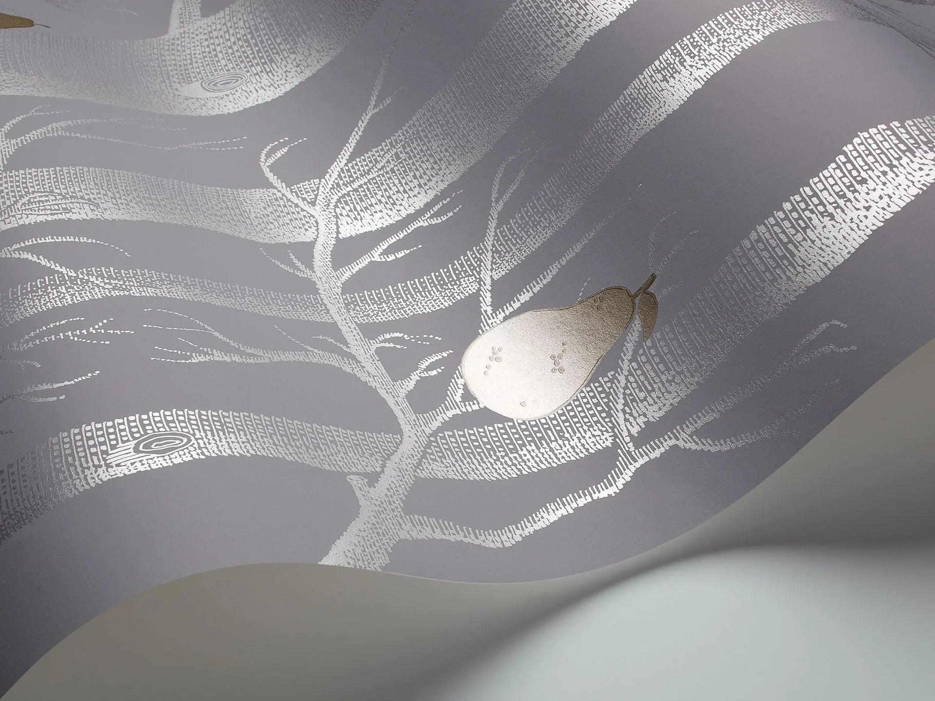 Tapeta CONTEMPORARY COLLECTION - Woods & Pears metaliczne srebro na szarym Cole & Son Eye on Design