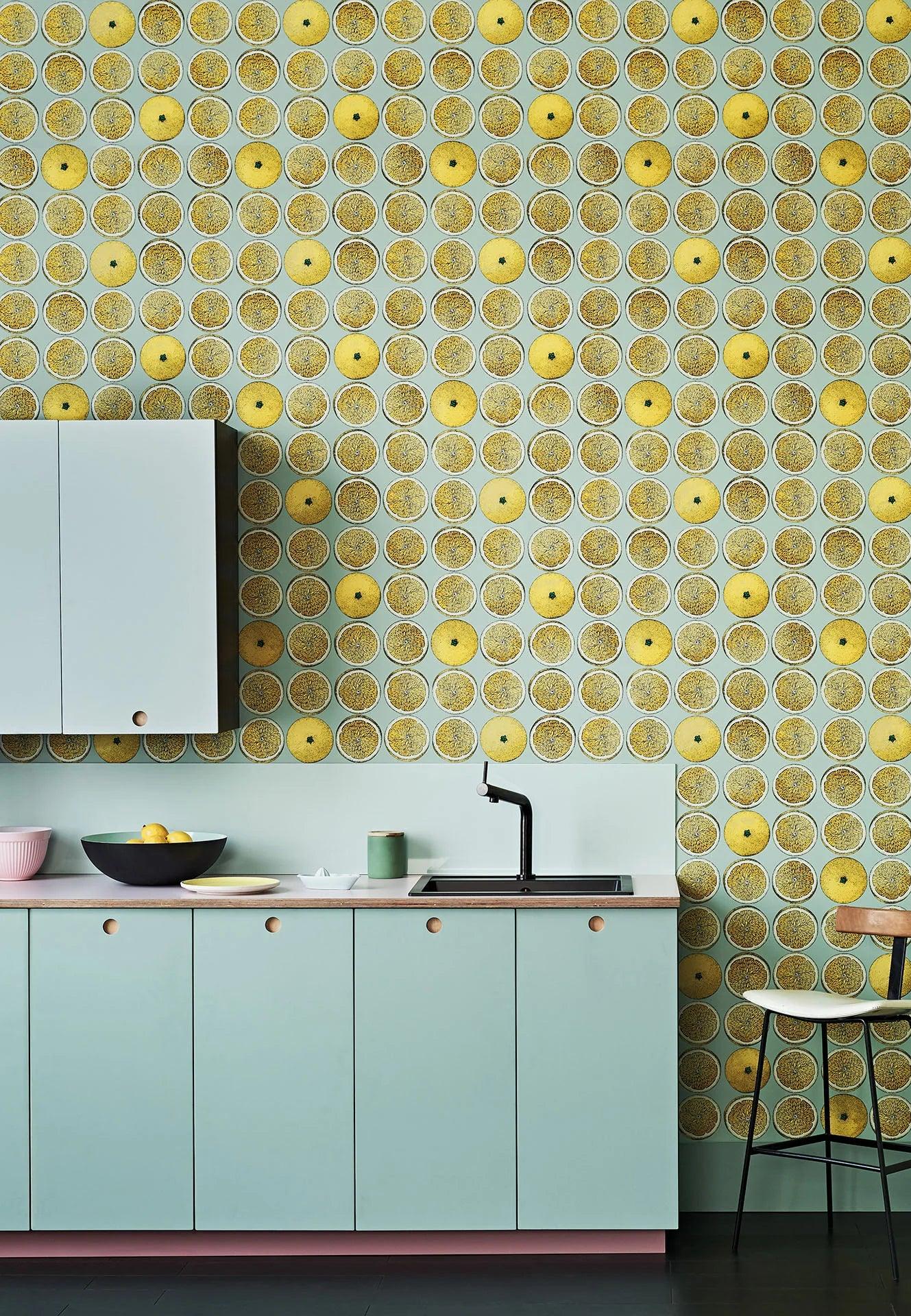 Tapeta z motywem roślinnym owoców FORNASETTI SENZA TEMPO - Arance cytryna na ścianę