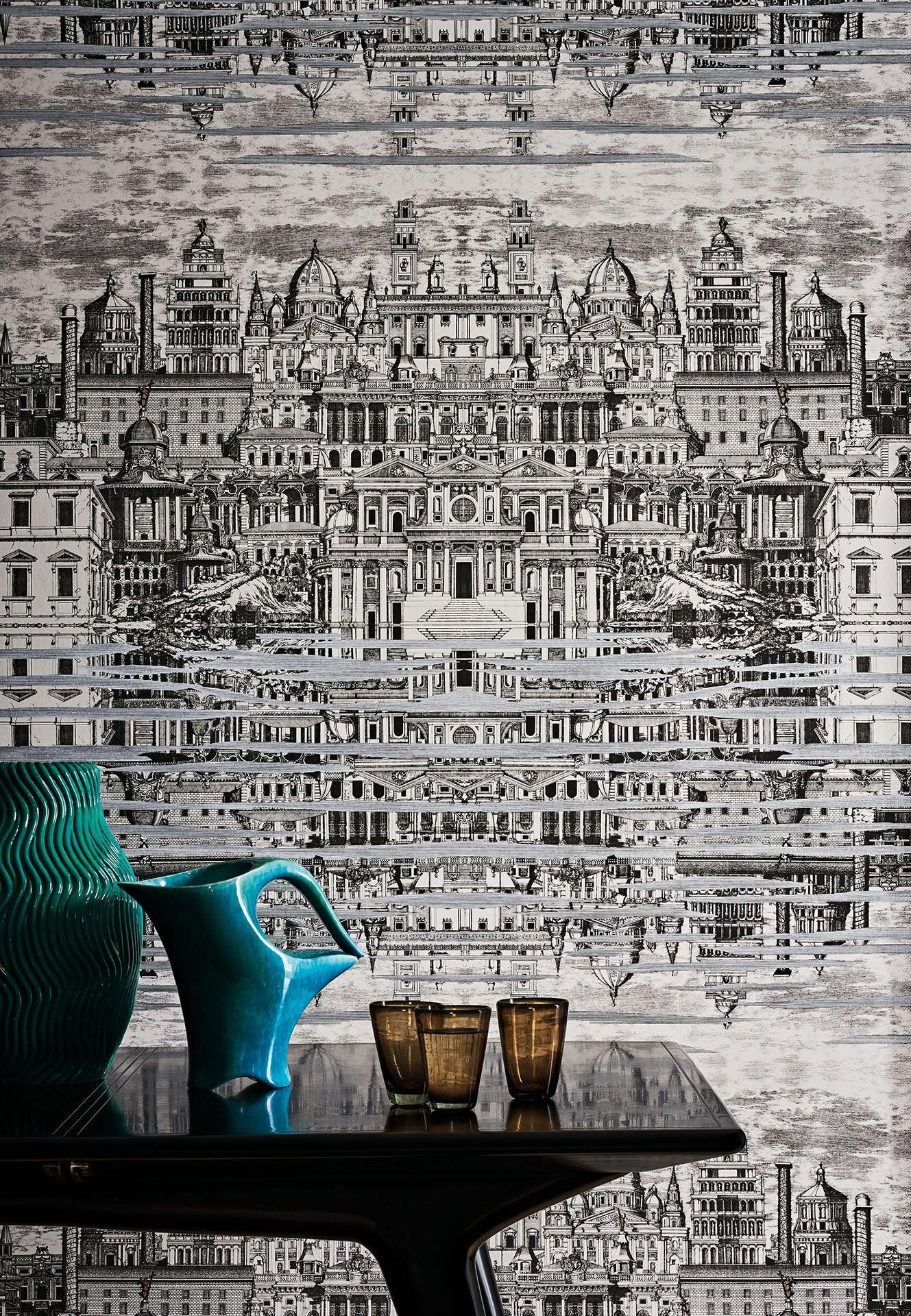 Tapeta z krajobrazem architektury i budynków FORNASETTI SENZA TEMPO - Riflesso szary na ścianę – Cole & Son