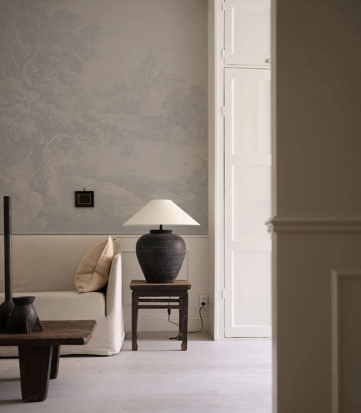 Tapete mit pflanzlichem Landschaftsmotiv GENTLE LANDSCAPE himmelblau