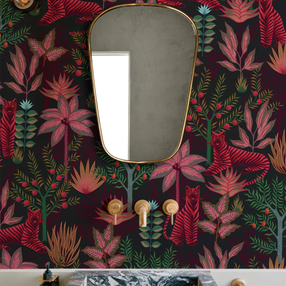 Tapete mit pflanzlichem und tierischem Motiv GOLD TIGERS SCHWARZ schwarz mit rot