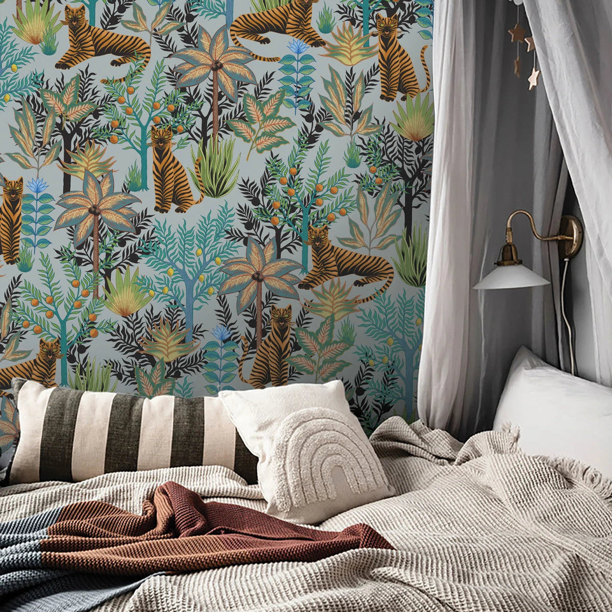 Tapete mit Pflanzen- und Tiermotiv GOLD TIGERS HELLBLAU mit Gold