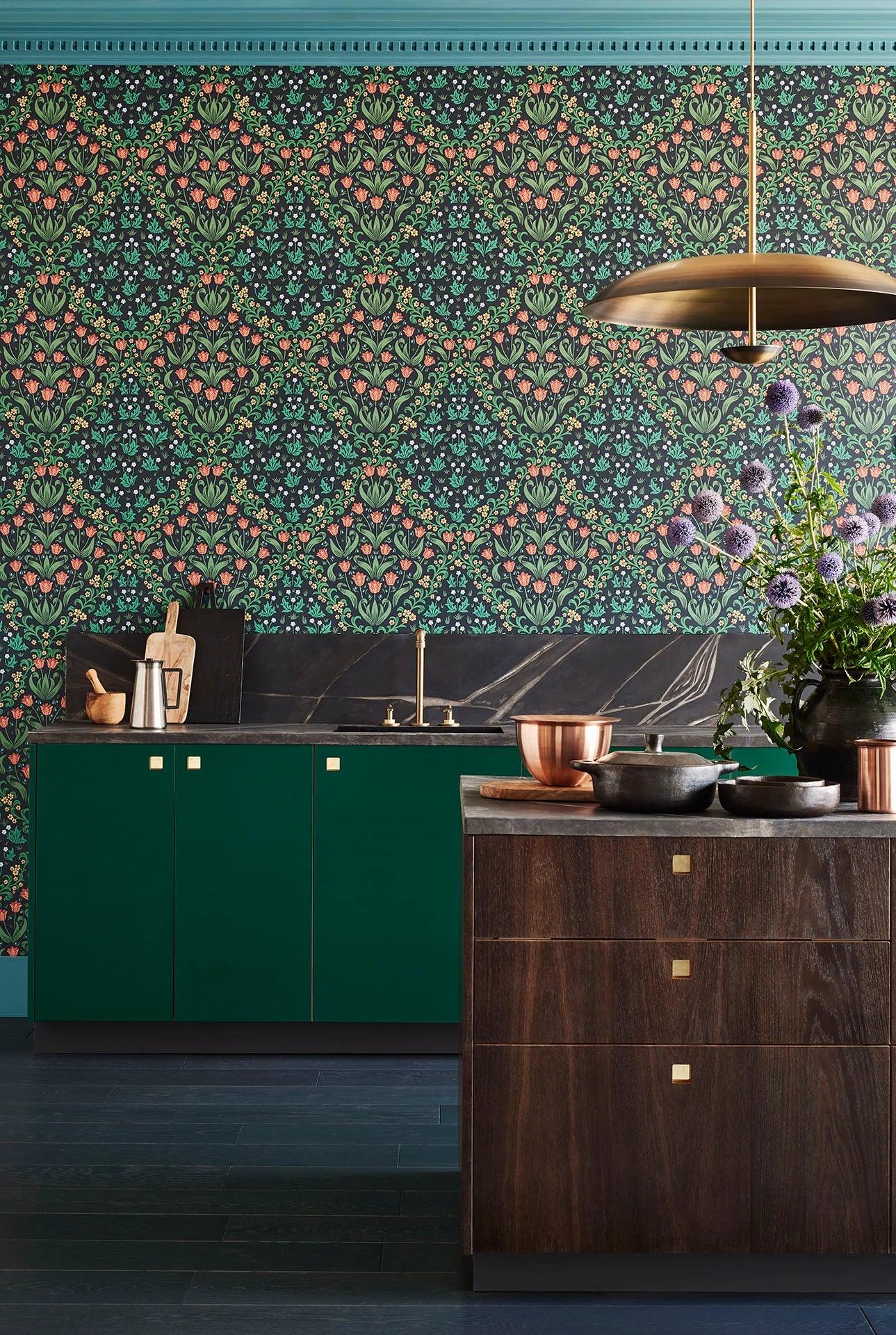 Behang met een plantenmotief van bladeren en bloemen HRP GREAT MASTERS - Tudor Garden blauw