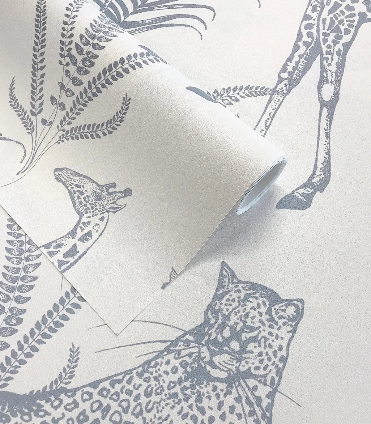 Behang met dierenmotief SAFARI BLUE lichtblauw met wit