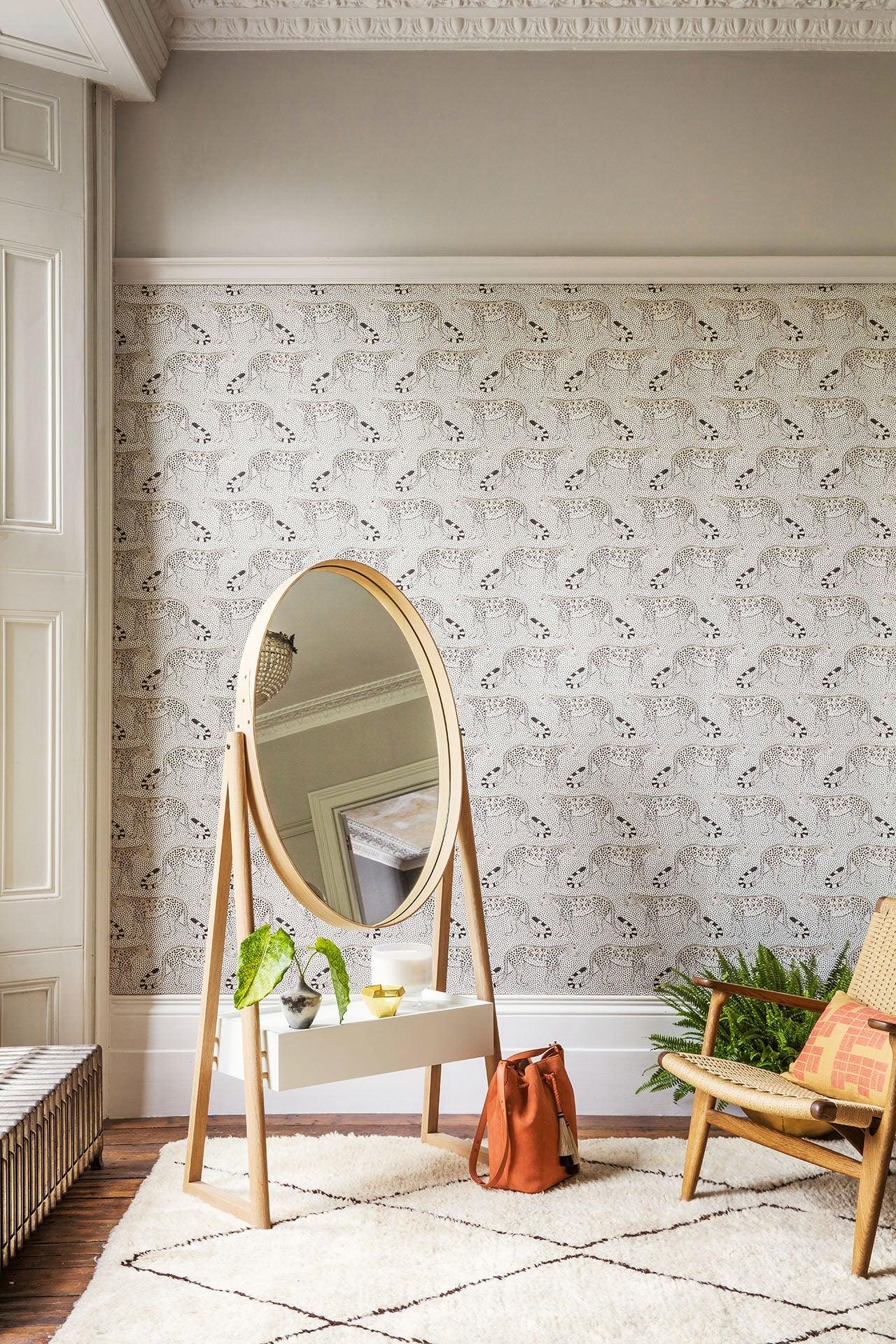 Tapeta THE ARDMORE COLLECTION - Leopard Walk szaro-beżowy Cole & Son Eye on Design