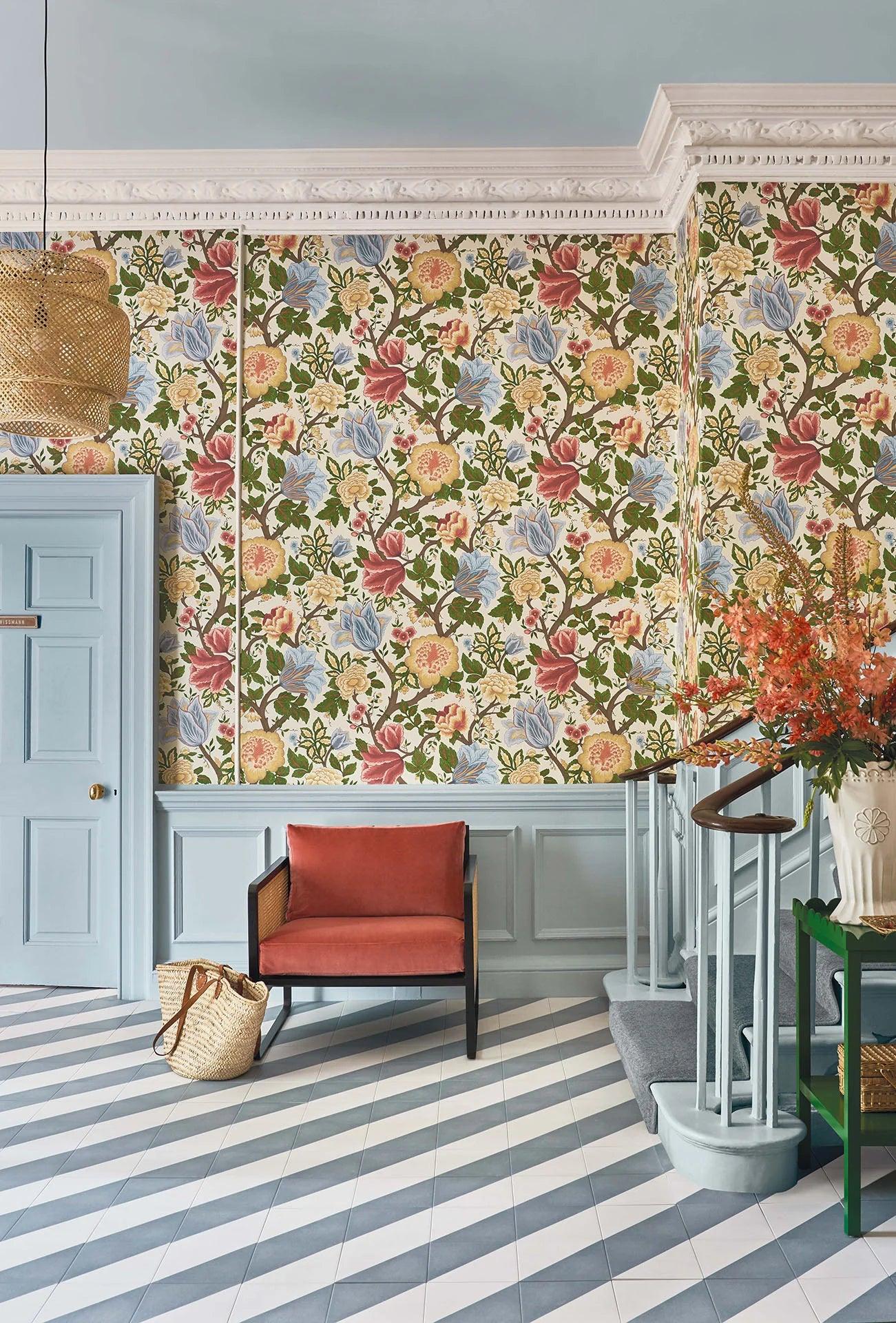 Tapeta z motywem roślinnym kwiatów THE PEARWOOD COLLECTION - Midsummer Bloom kremowy na ścianę