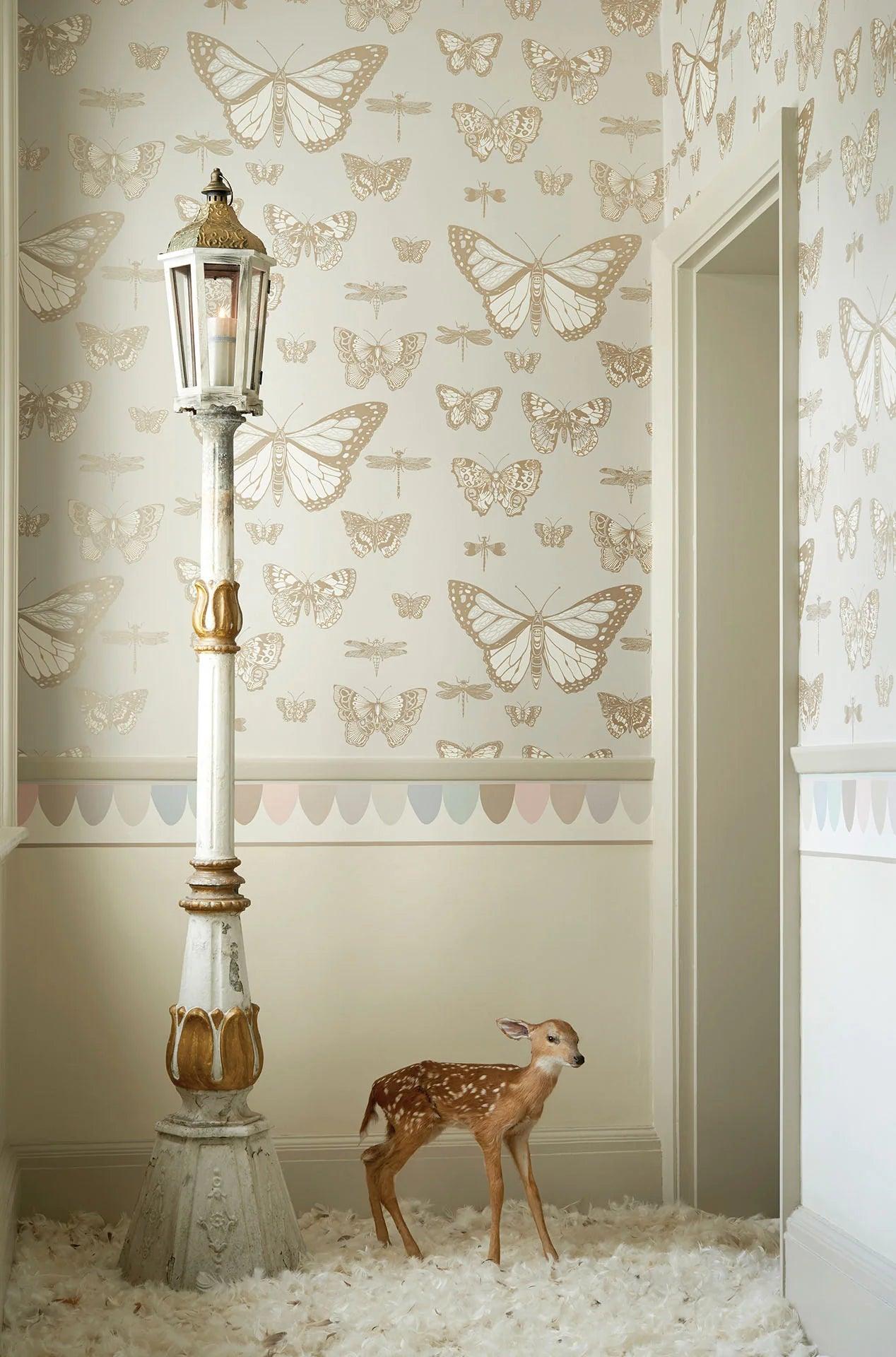 Behang met een dierenmotief van vlinders WHIMSICAL - Vlinders & Libellen groen