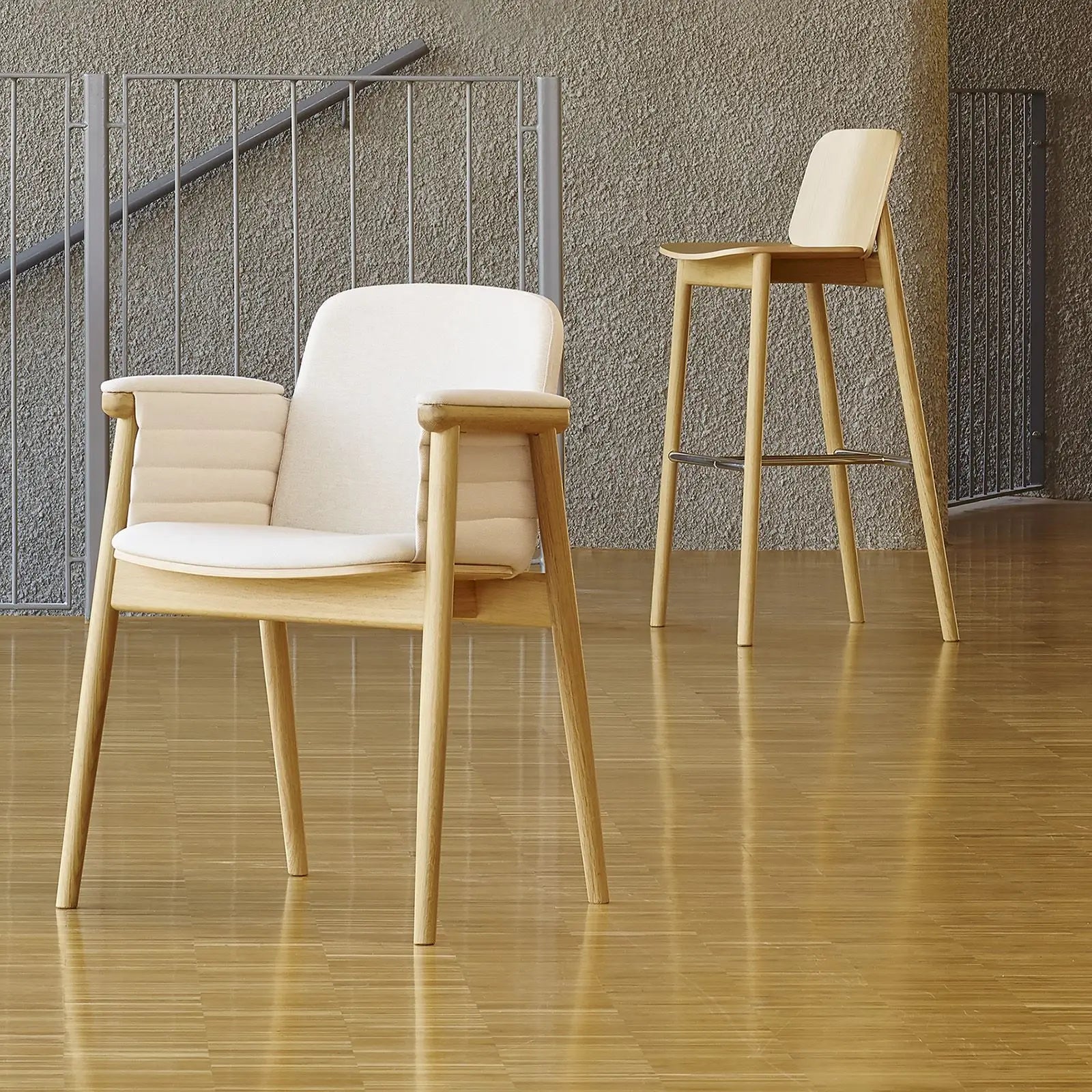 Stuhl mit Armlehnen PROP B-4398 gepolstert