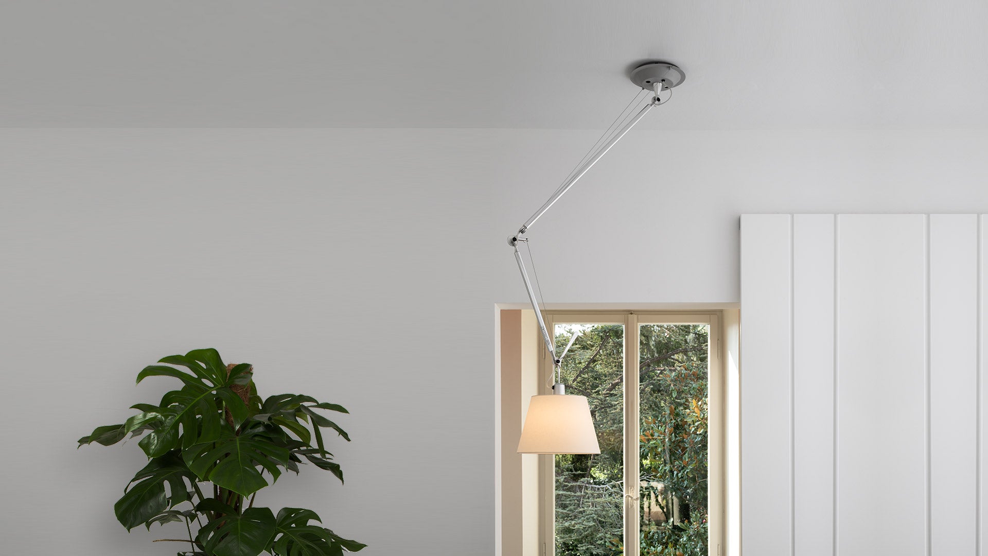 Verstelbare hanglamp TOLOMEO DECENTRATA met pergaminen kap en aluminium arm
