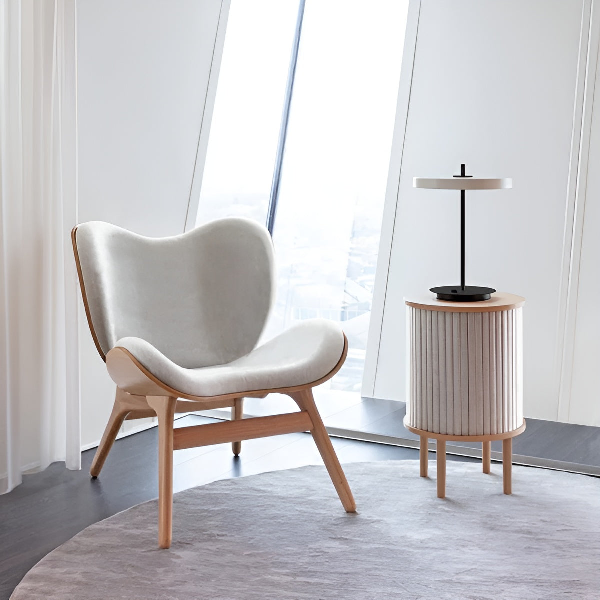 Tischlampe ASTERIA weiß mit schwarzem Fuß