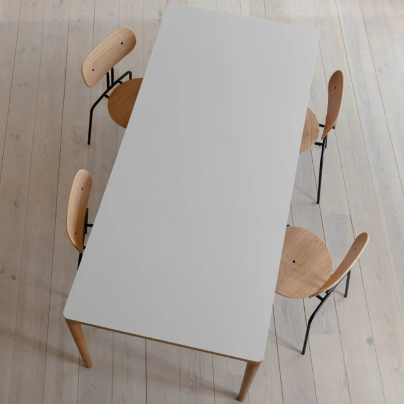 Uitschuifbare tafel HEART'N'SOUL grijs met eiken basis