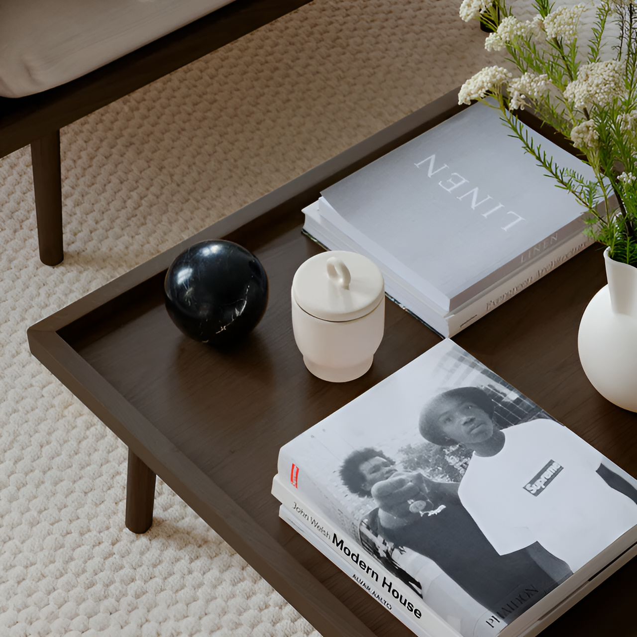 Puf LOUNGE AROUND SHUFFLE beige met een donkere eiken basis