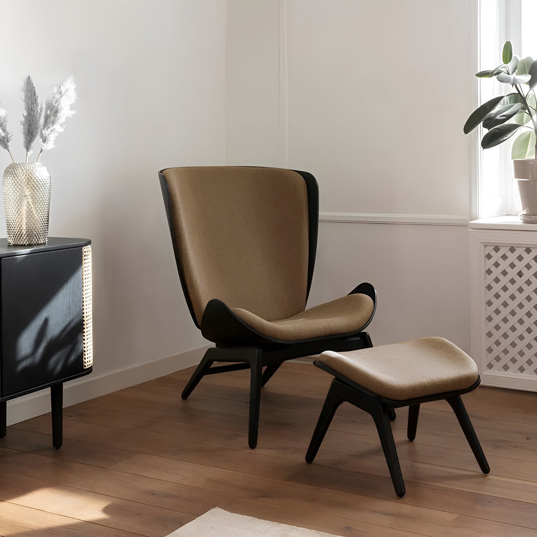 Voetenbank READER cognacleer met een donkere eiken basis