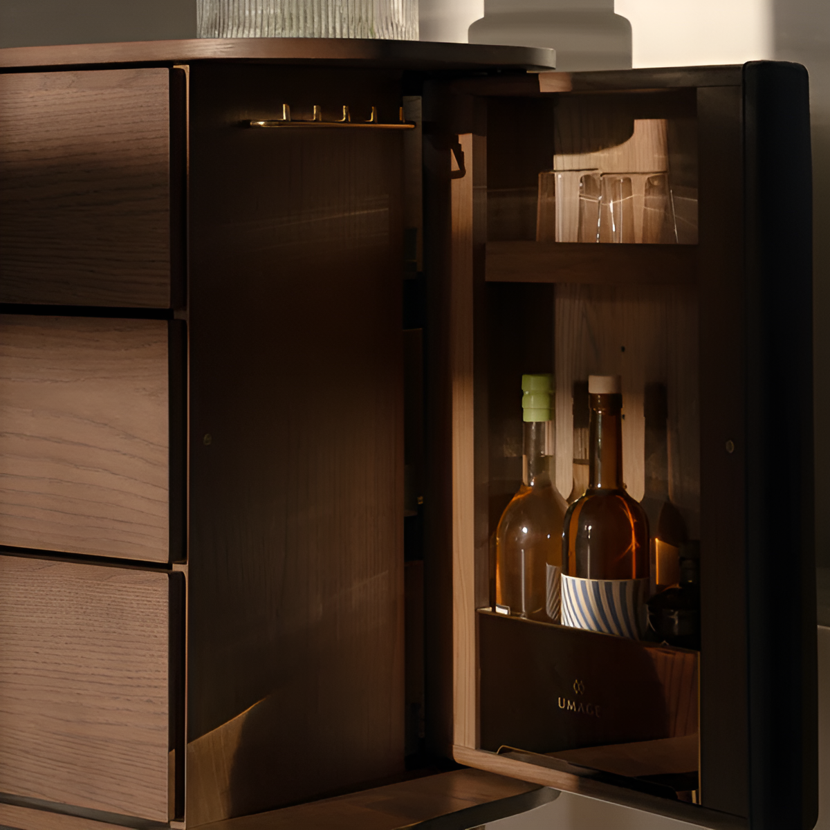 Schap TREASURES Venetiaans riet met een donkere eiken basis