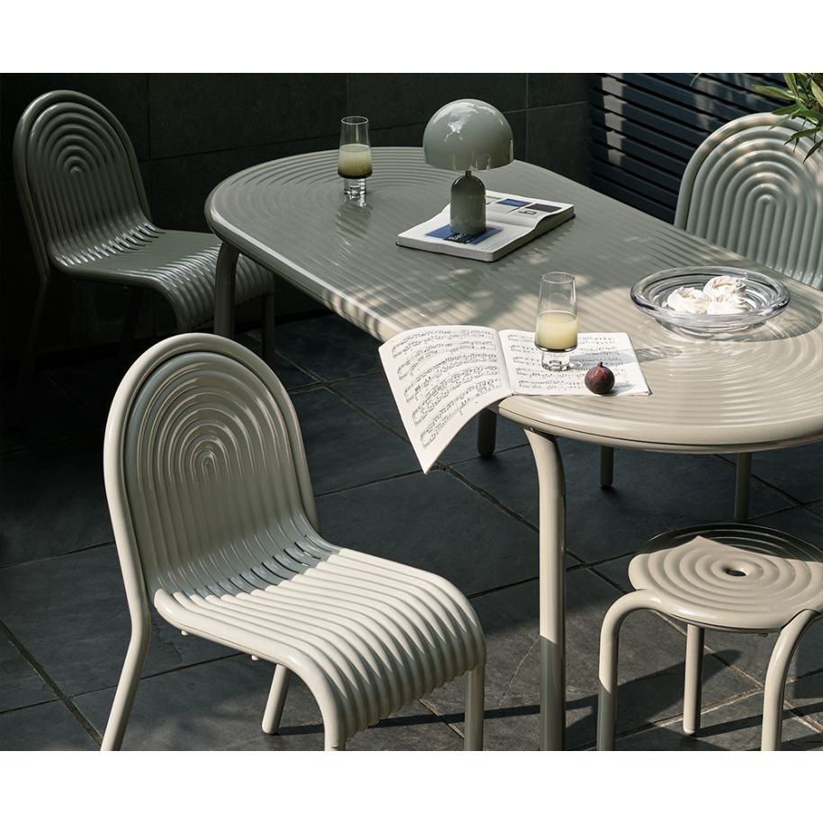 Buiten koffie tafel GROOVE gebroken wit