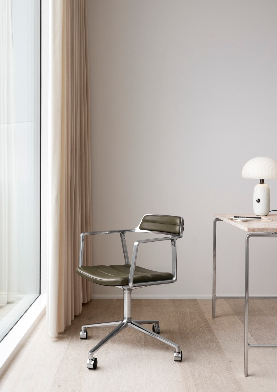 Bureau stoel 452 groene leer met metalen basis