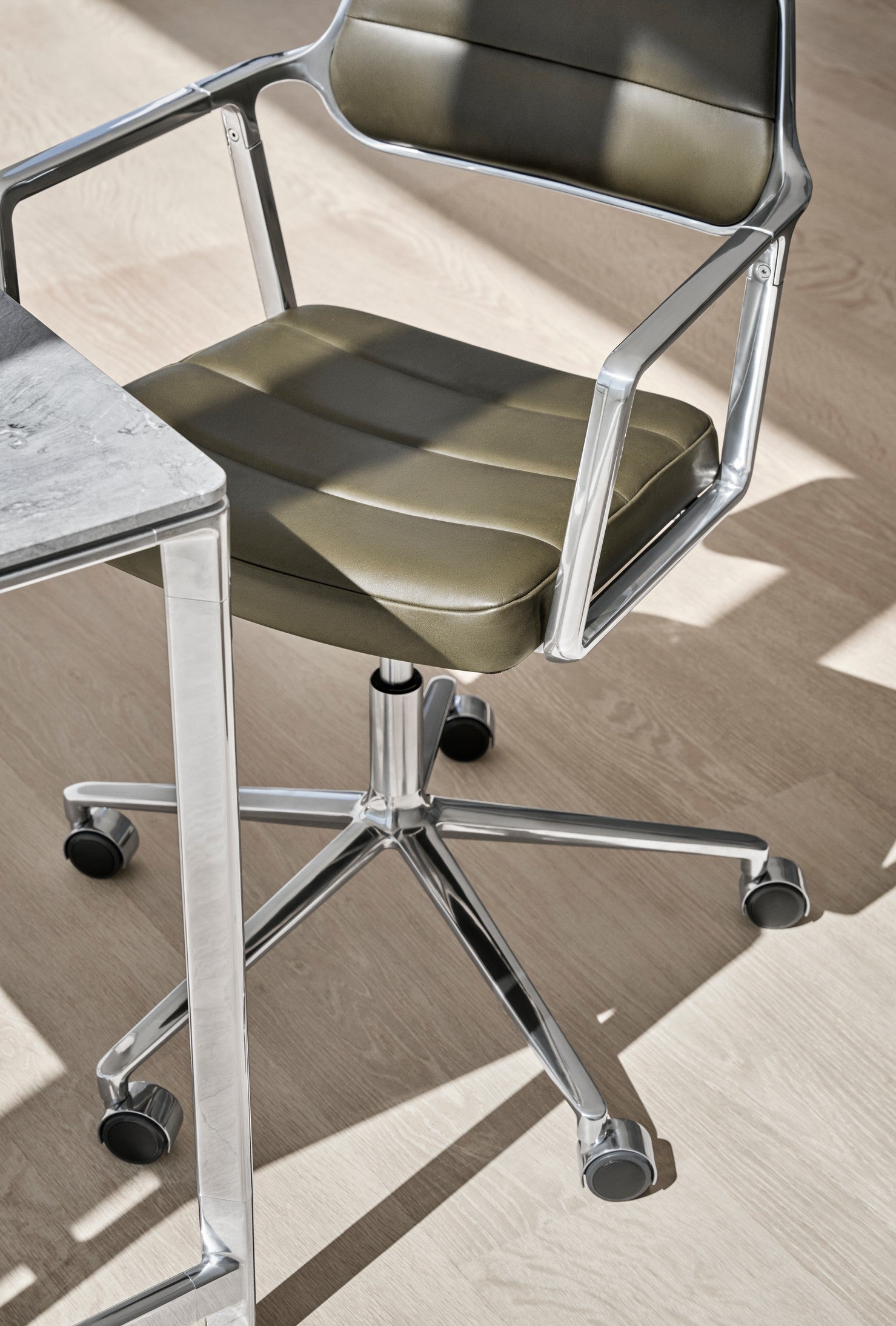 Bureau stoel 453+ zwarte leer met metalen basis
