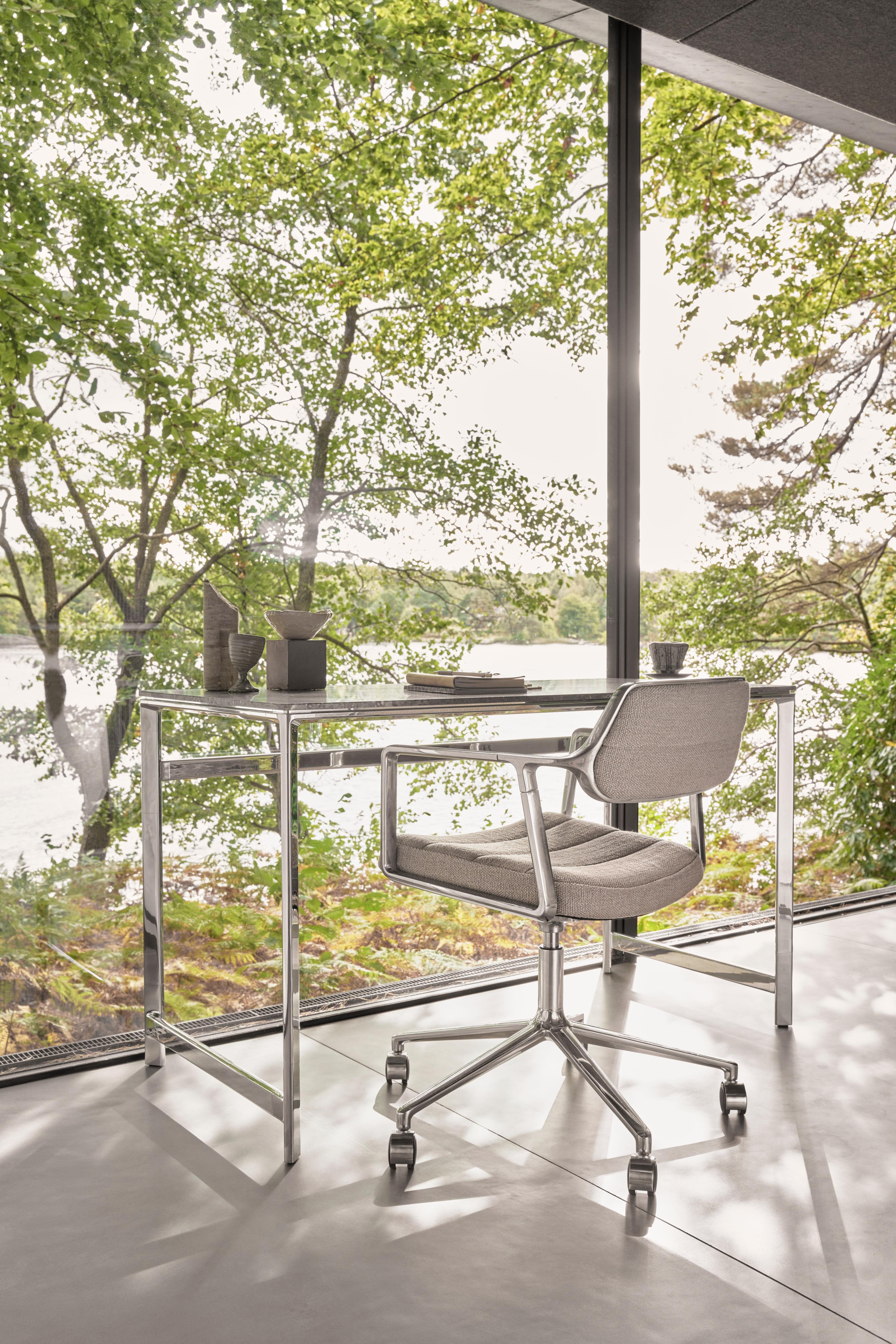 Bureau stoel 453+ zandkleurige stof met metalen basis