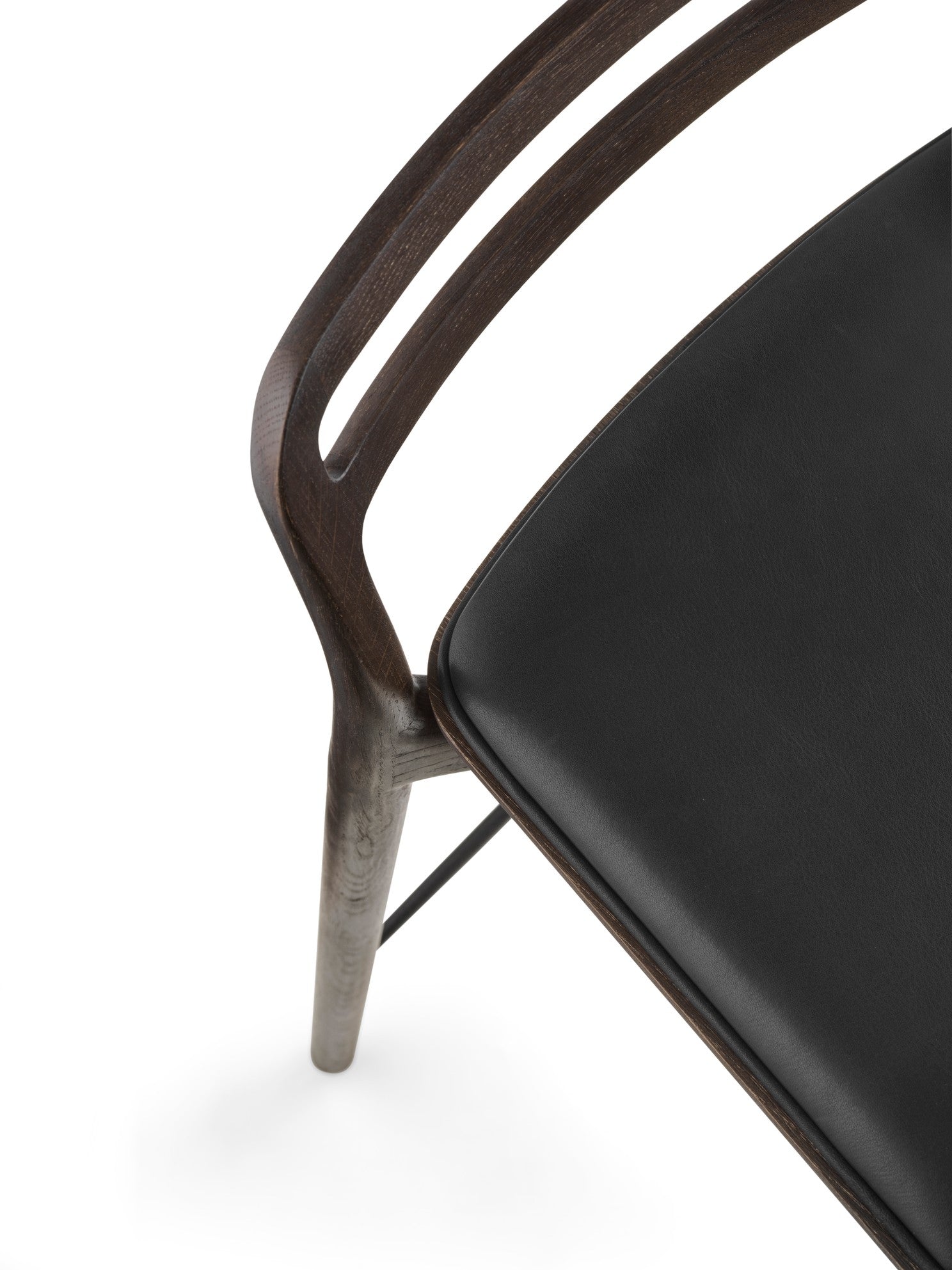 Hocker CABIN zwart leer met een donkere eiken basis