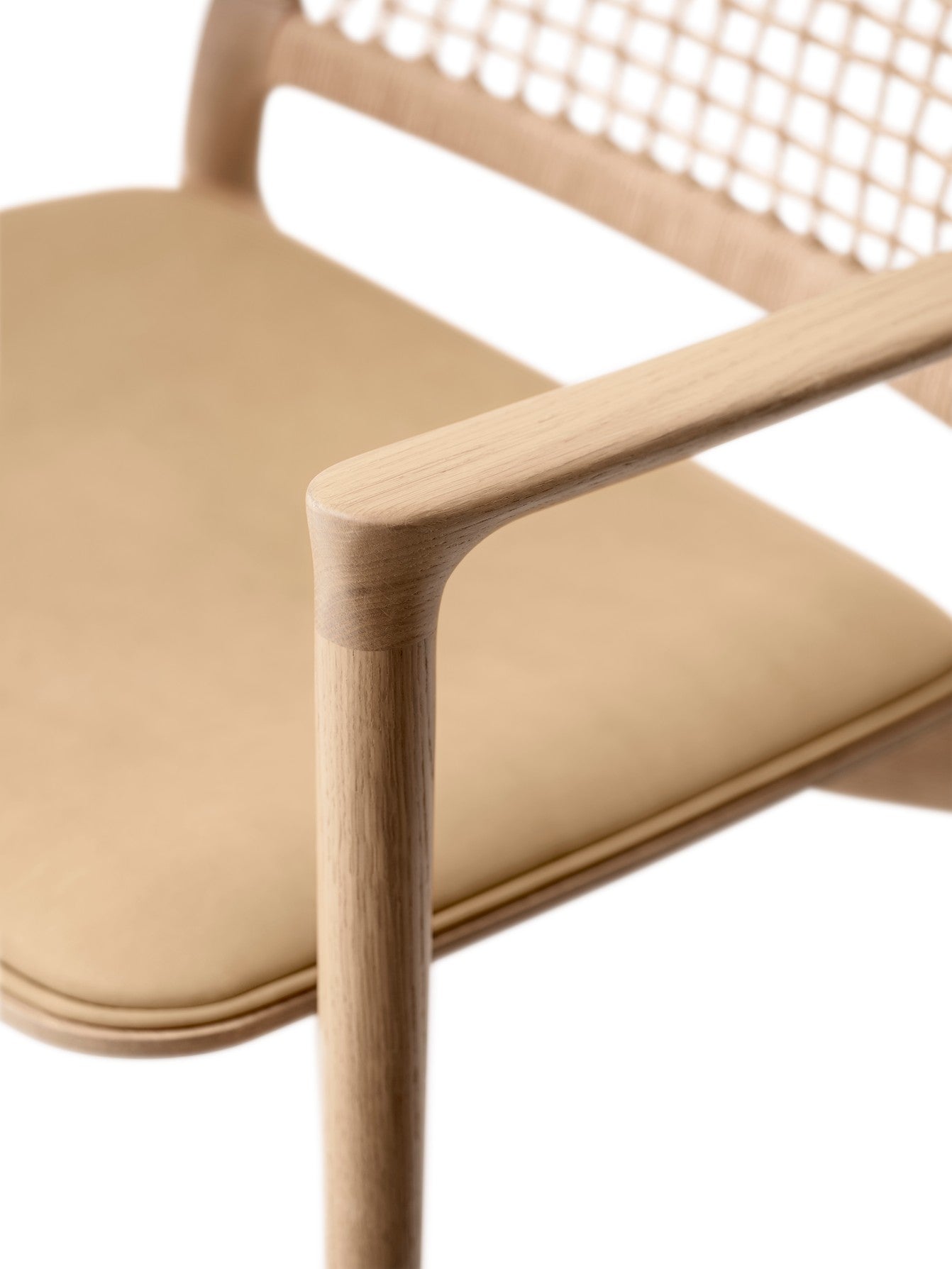 Fauteuil CABIN karamelkleurig leer met lichte eiken basis