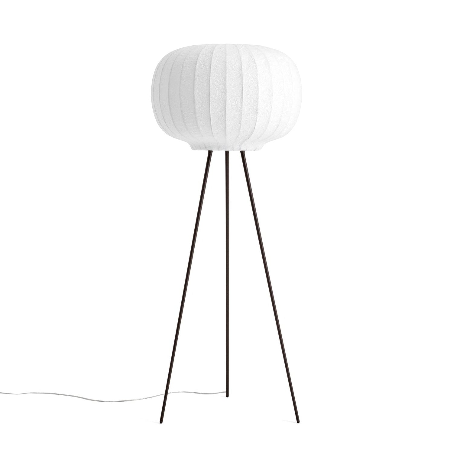 Stehlampe 581 mit papiernem Schirm und dunklem Metallfuß